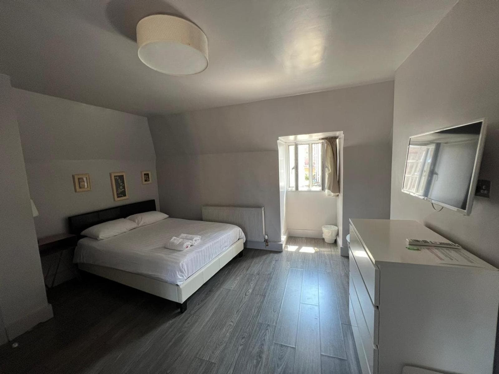 Petticoat Accommodations, London