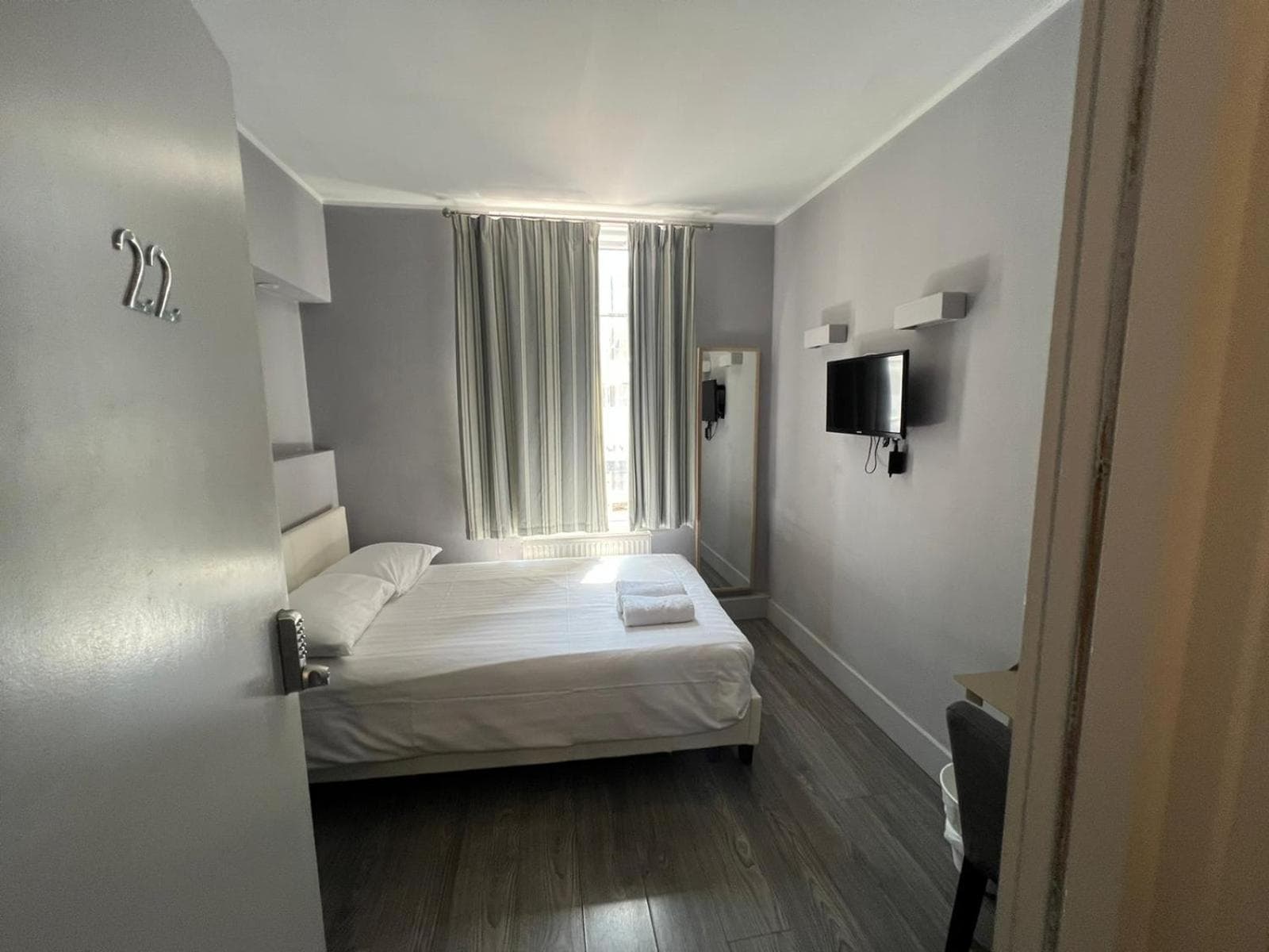 Petticoat Accommodations, London, photo 4