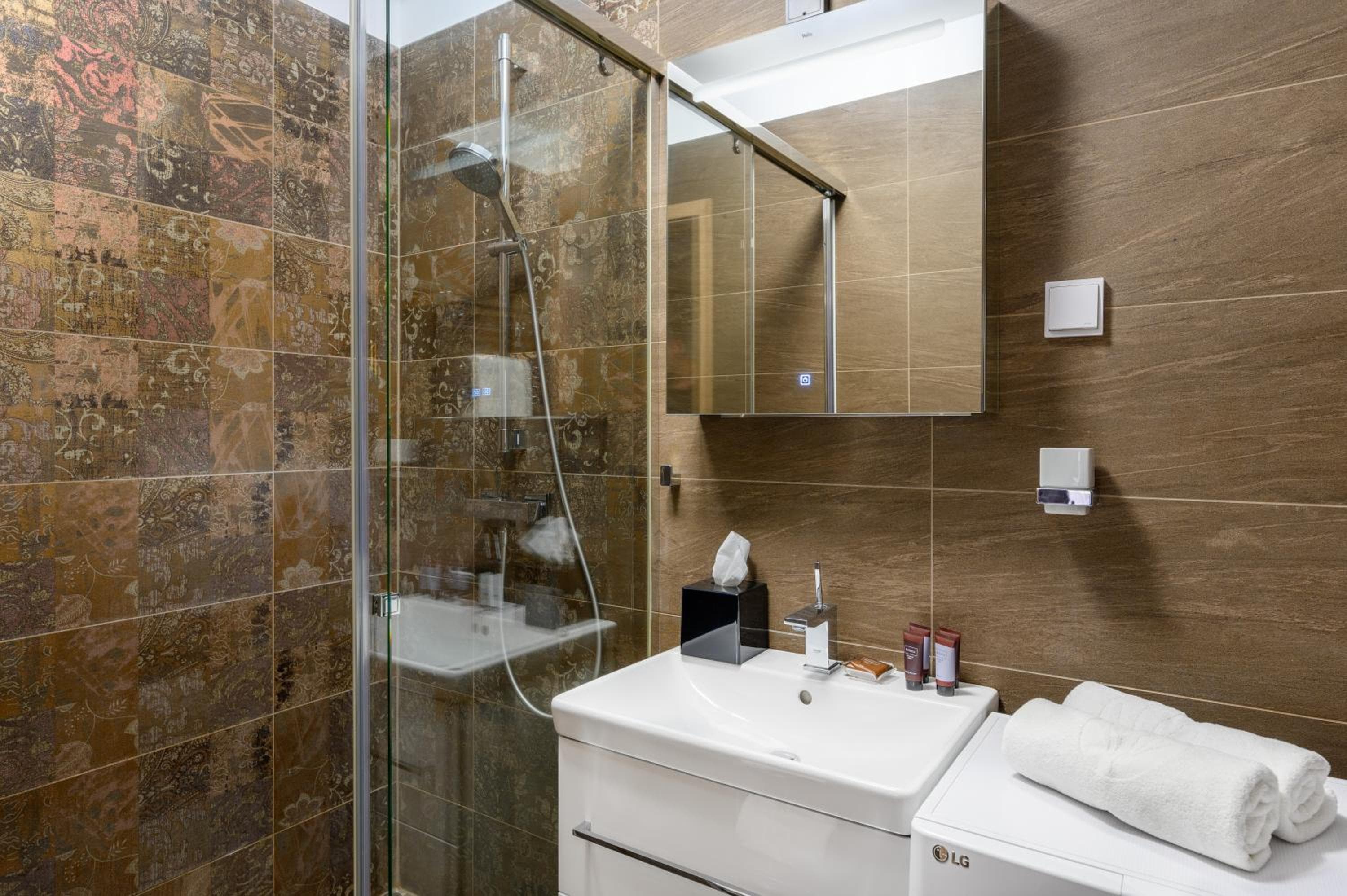 Emerald Downtown Luxury Suites by Continental Group, Budapest, photo 5