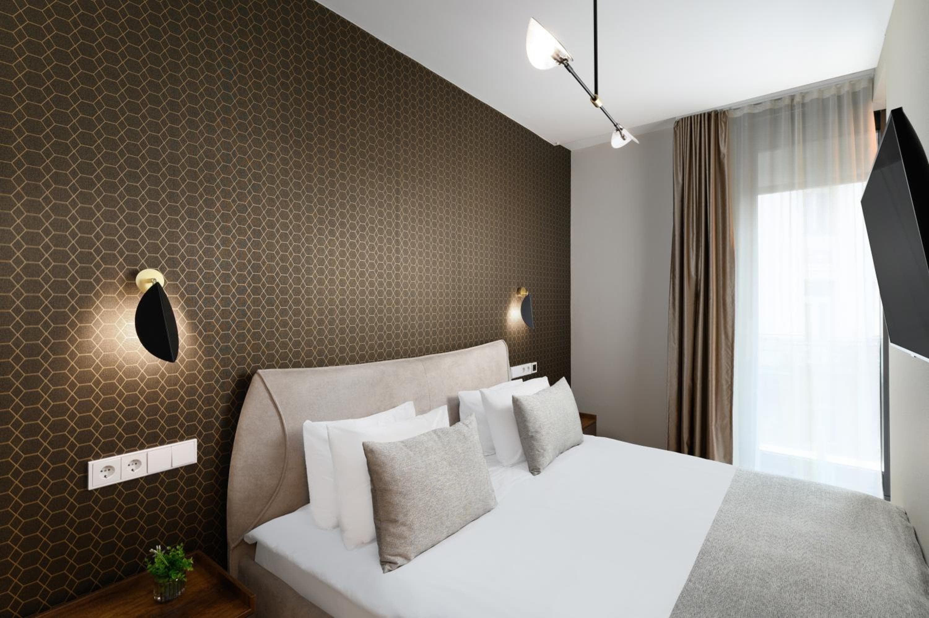 Emerald Downtown Luxury Suites by Continental Group, Budapest, photo 2