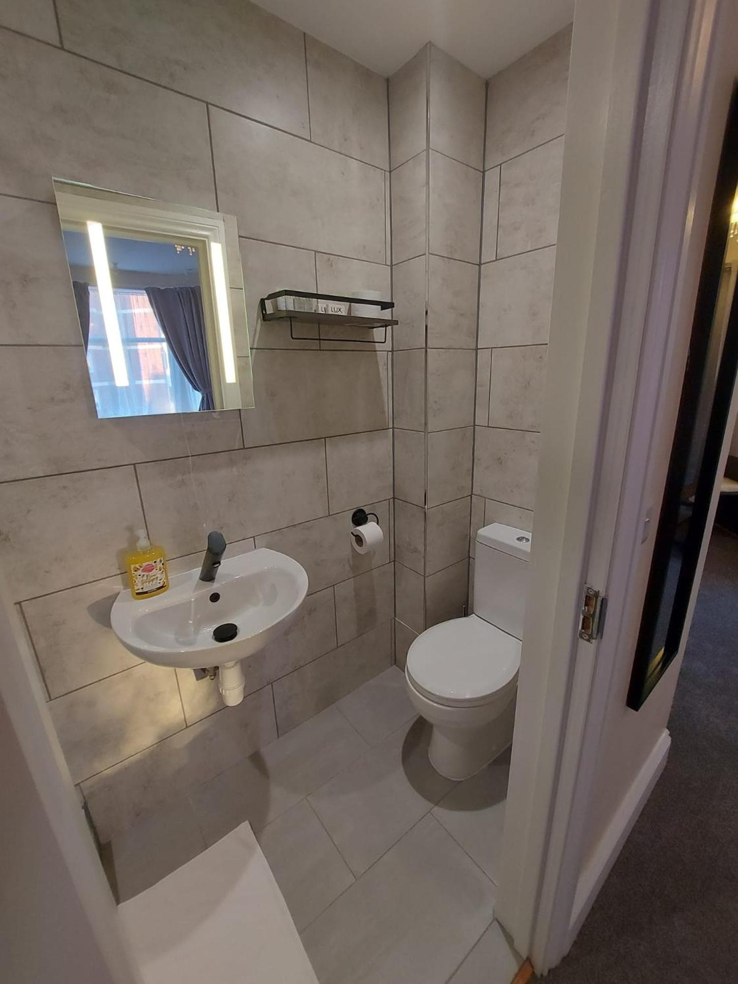 Inn By The Sea, PORTSMOUTH, Parking EV 22kW Available, Portsmouth, photo 3