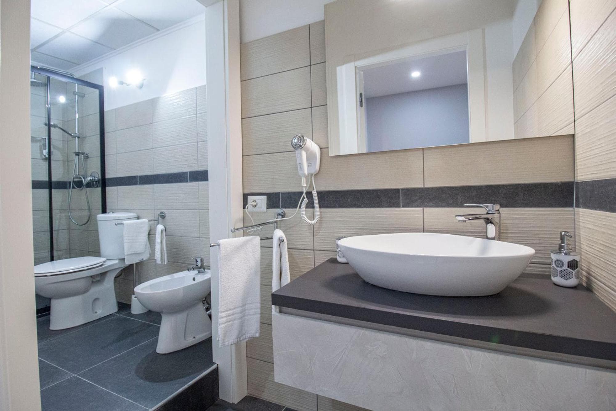Royal Playa Suite and Apartament -private parking- self chek out, Catania, photo 3