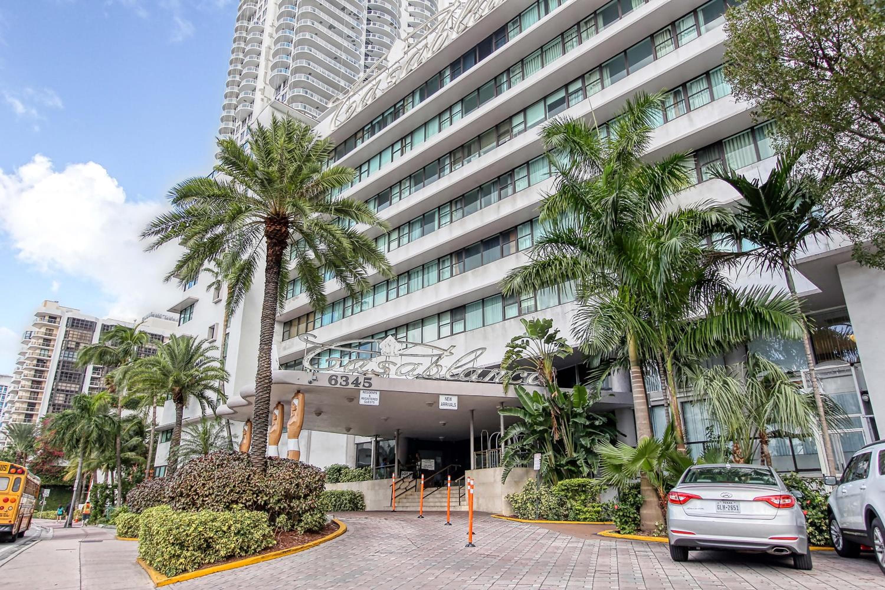 Deluxe Studios and Apartments at the Casablanca, Miami Beach