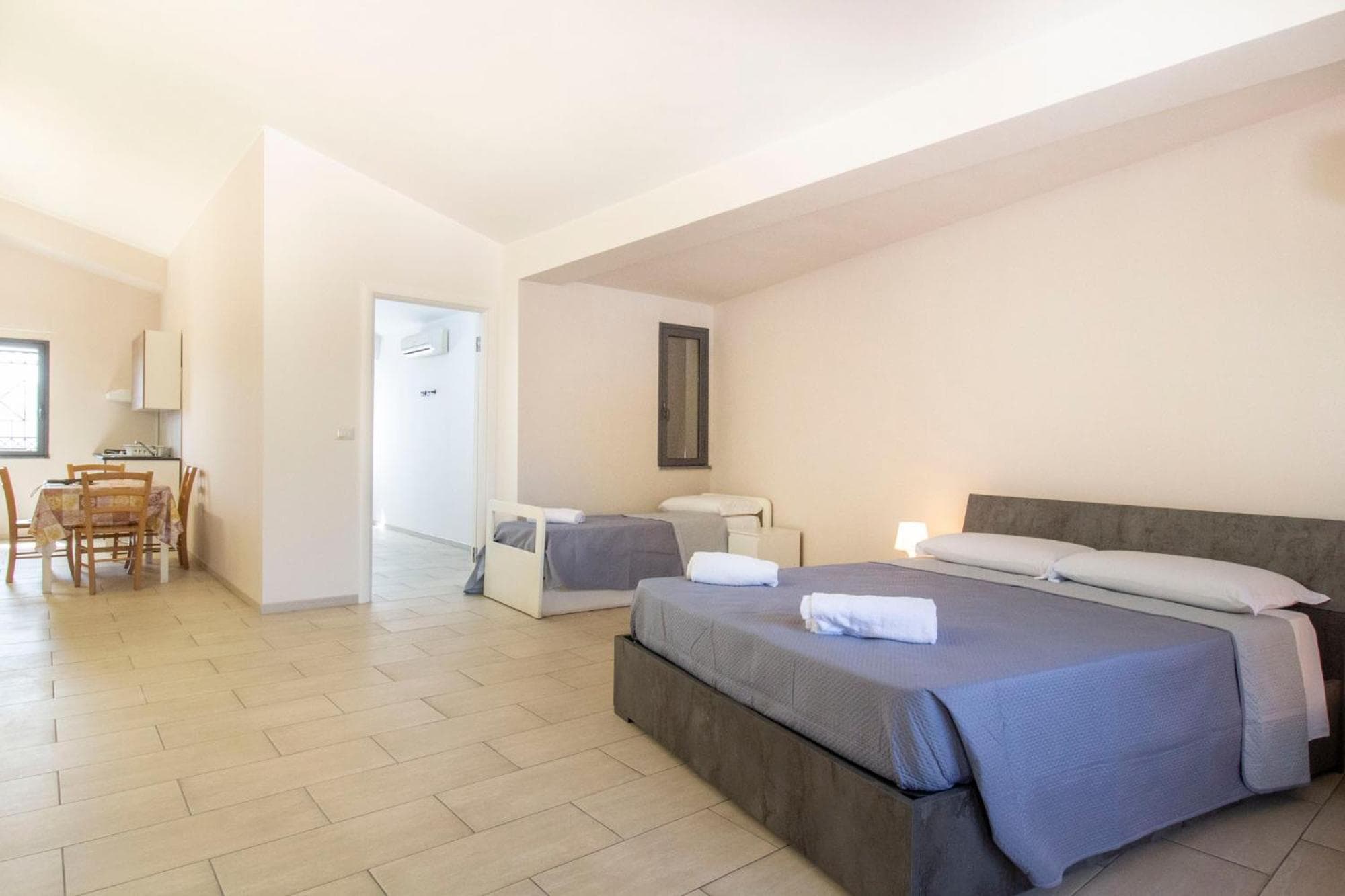 Royal Playa Suite and Apartament -private parking- self chek out, Catania, photo 5