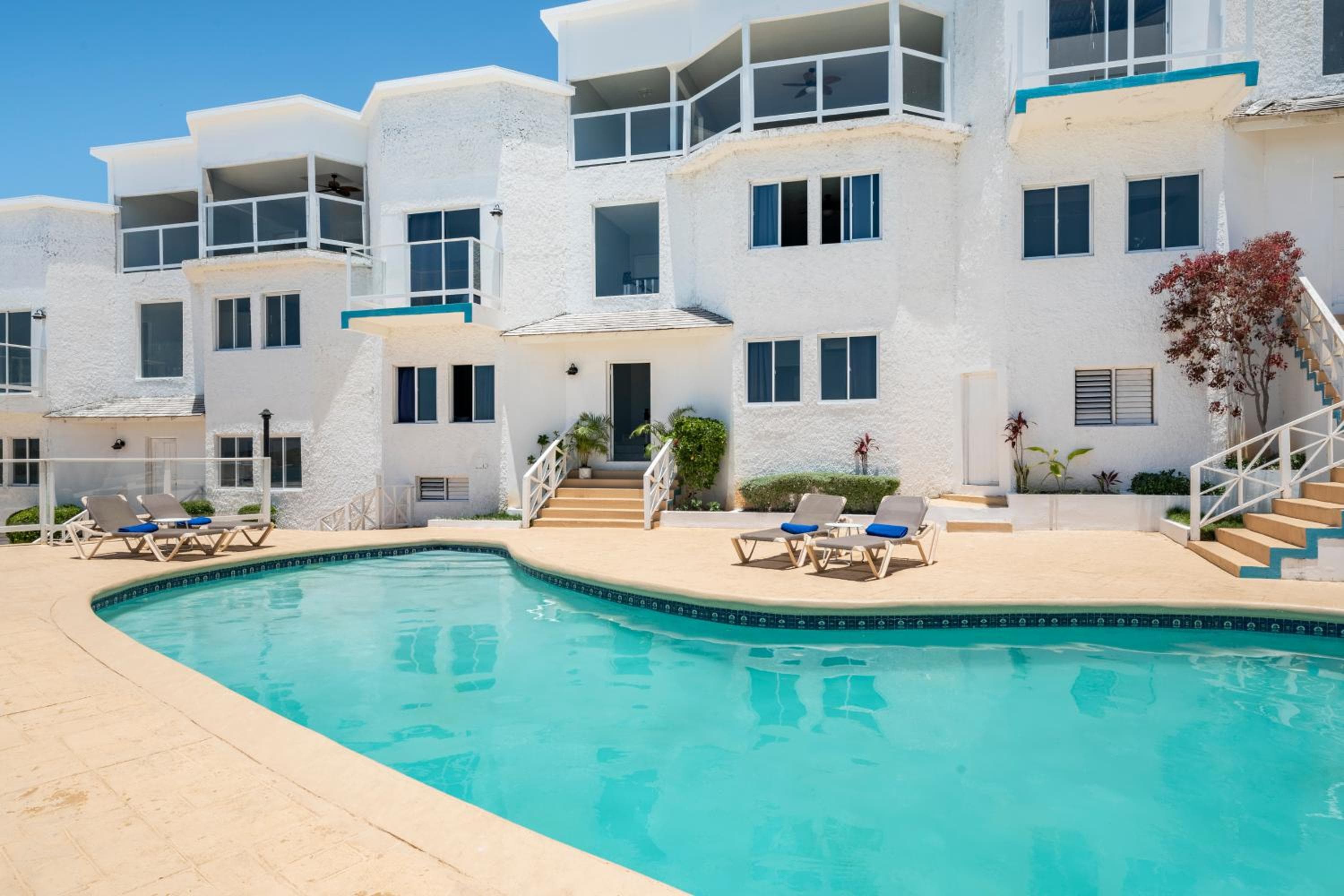 Luxe Beach Resort, Discovery Bay, photo 6