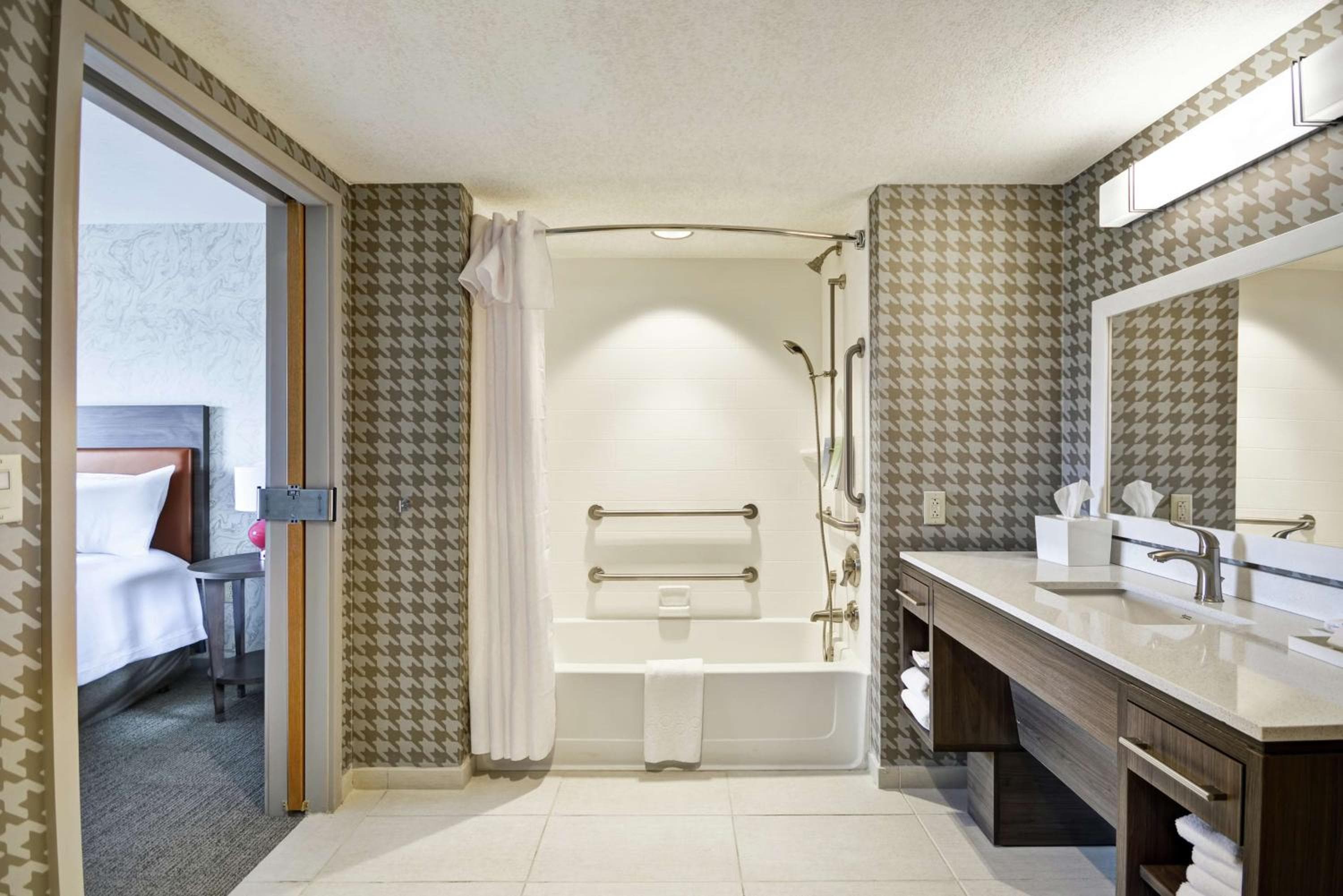 Home2 Suites By Hilton Portland Airport, South Portland, photo 3