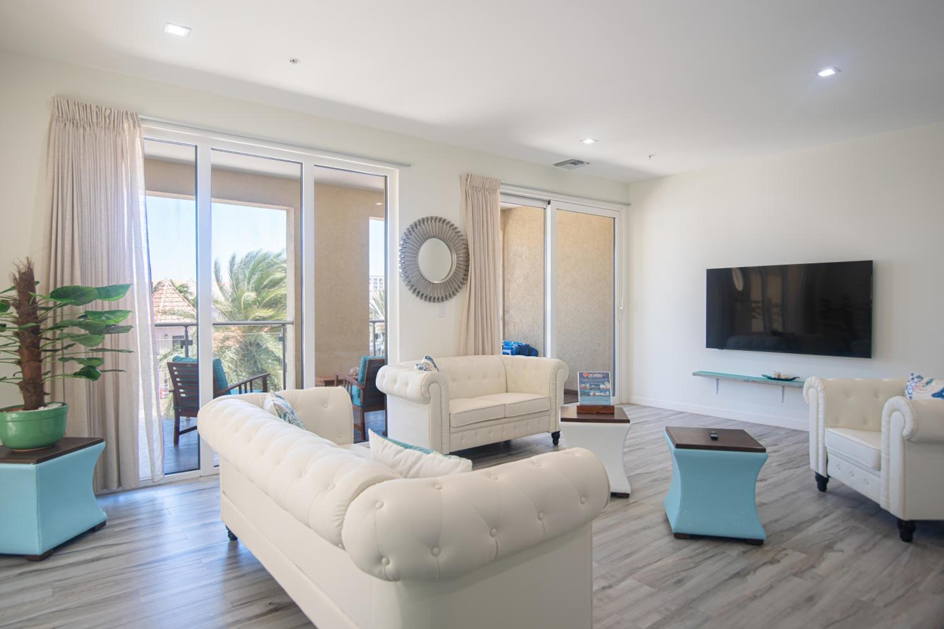 The Cove - Condo Hotel - Palm Beach Strip, Palm-Eagle Beach, photo 5
