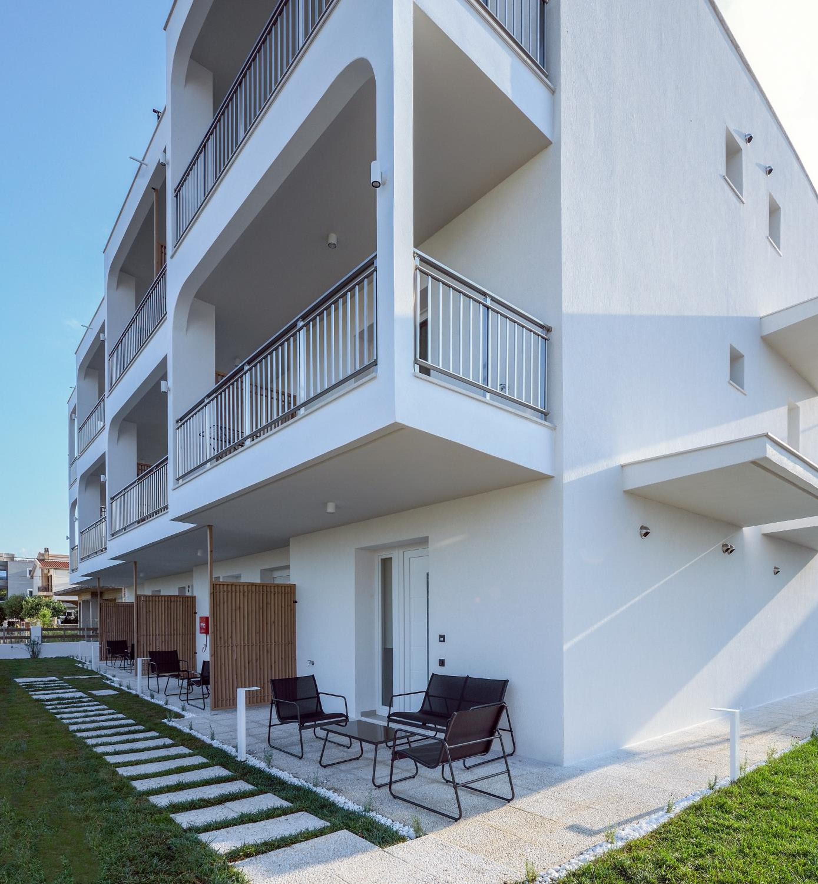 Evelio Living, Keramotí, photo 3