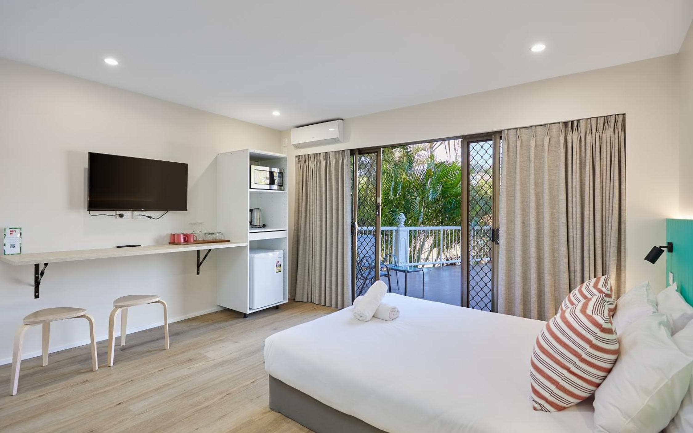 Red Star Palm Beach, Gold Coast, photo 3