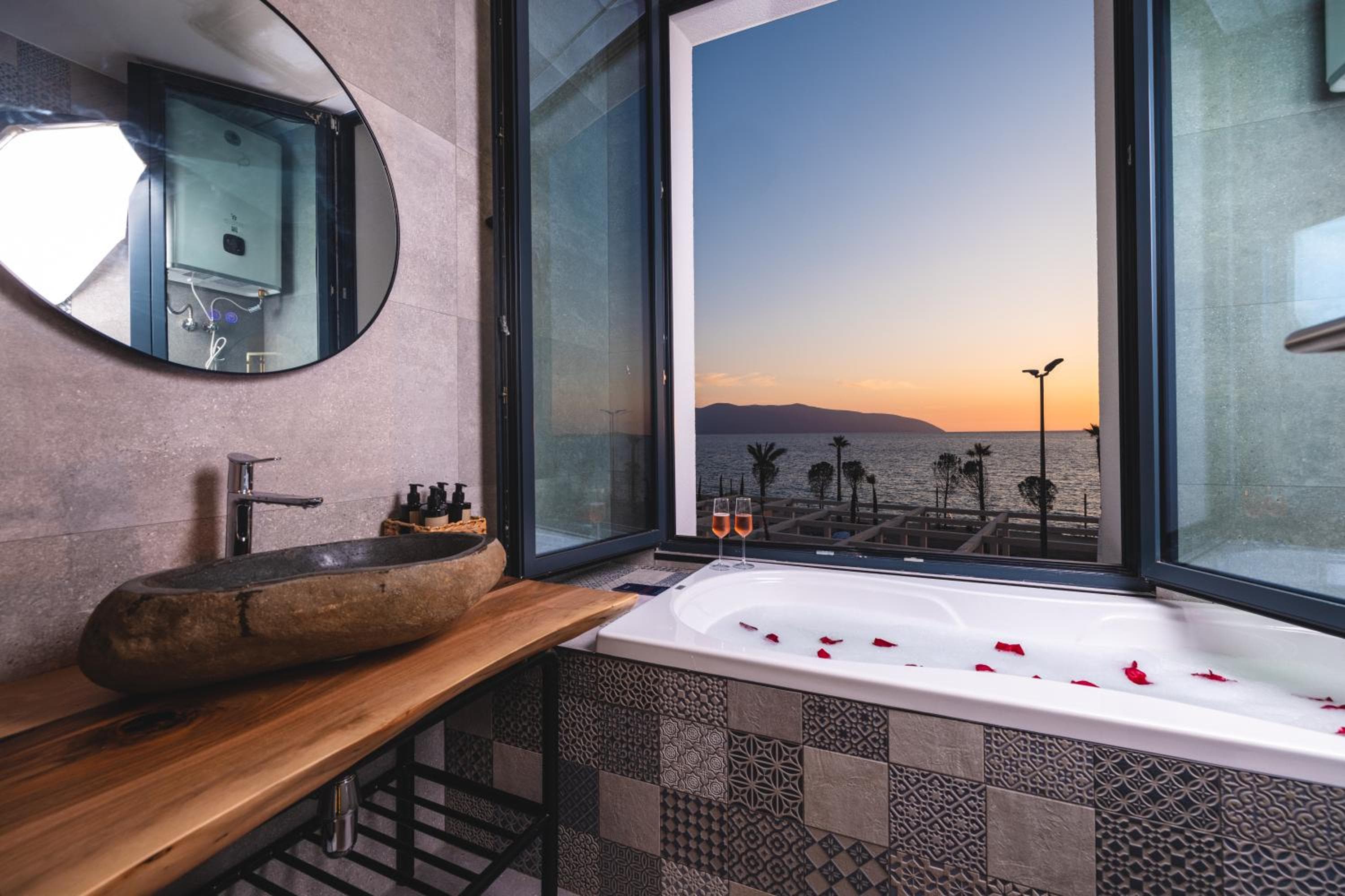 Azar Luxury Suites, Vlorë, photo 6