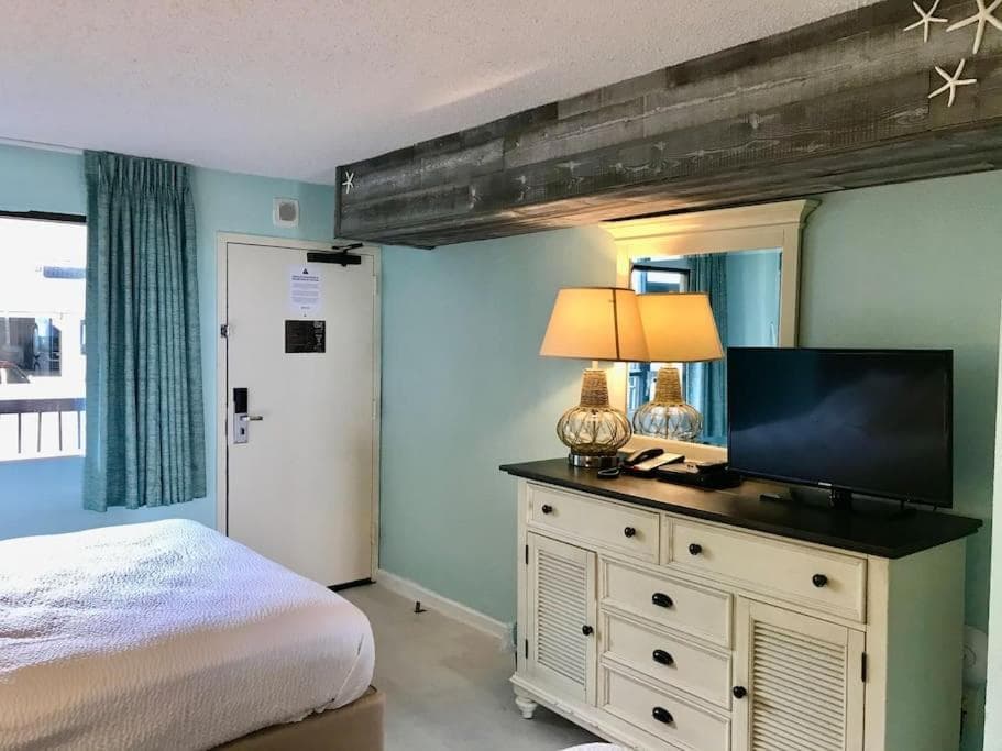 Flip Flop at Compass Cove, Myrtle Beach, photo 2