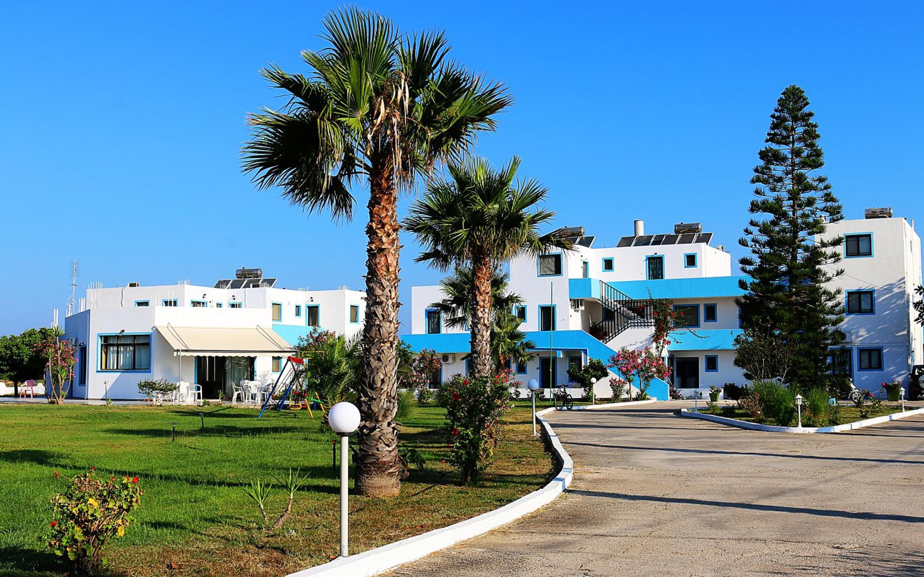 Anthia Apartments, Marmari