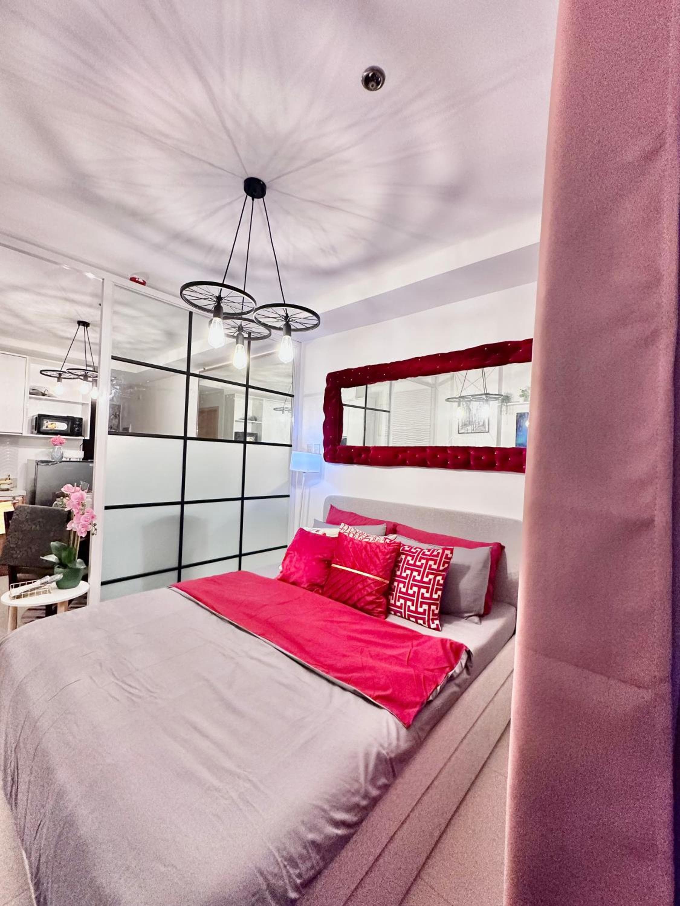 Aesthetic One Bedroom Beside SM w Pool, Wifi and Netflix, Cagayan de Oro