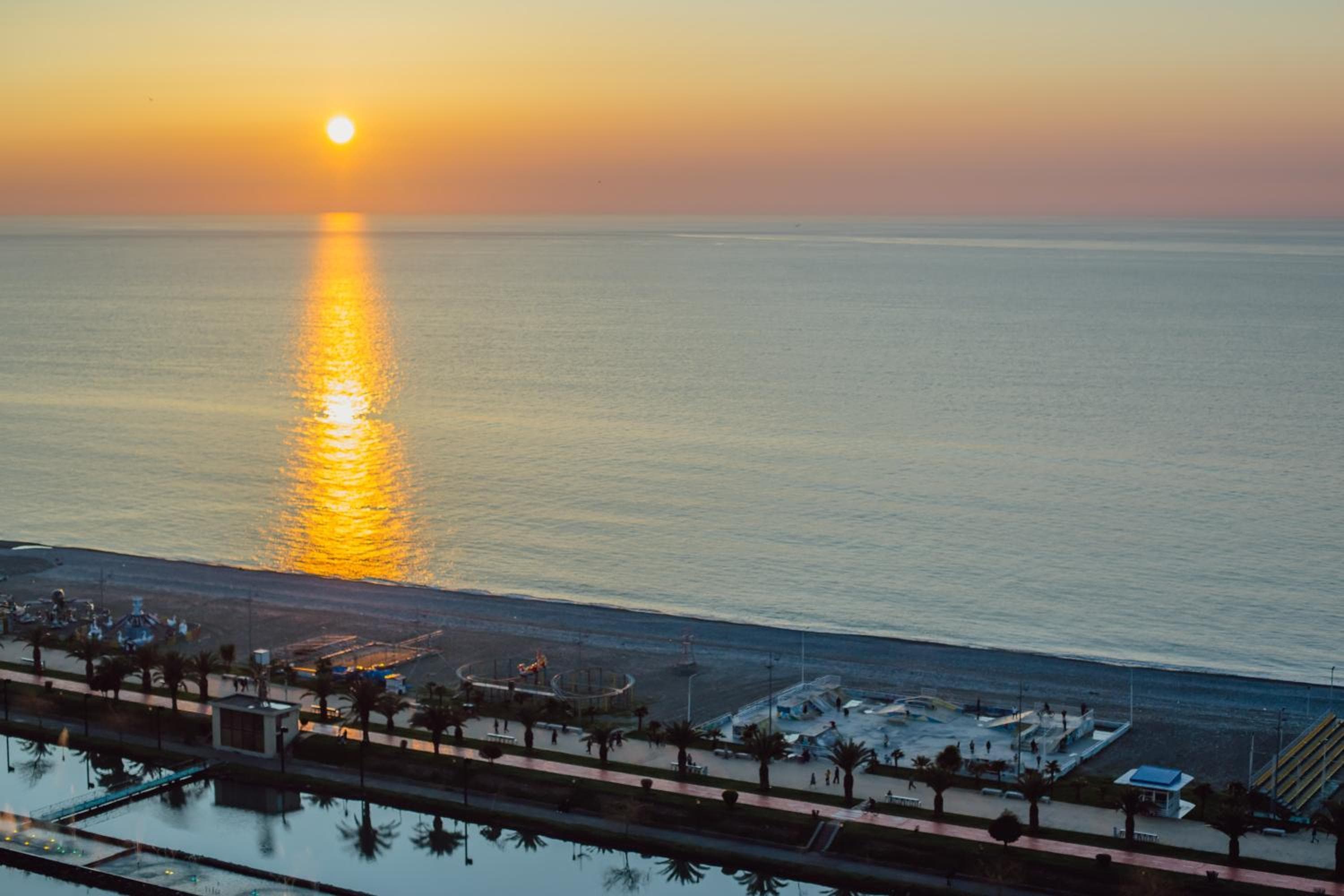 Viva beach Apartments in Alliance palace, Batumi, photo 6