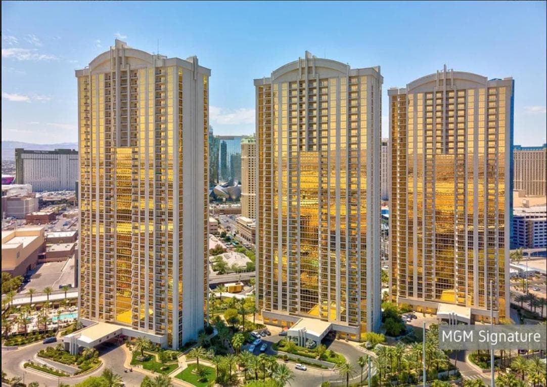 Signature MGM Suite with Strip and Sphere View, Las Vegas