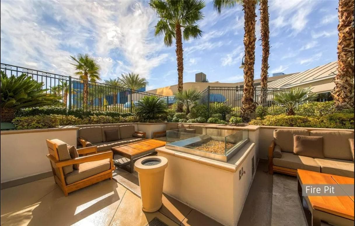 Signature MGM Suite with Strip and Sphere View, Las Vegas, photo 3