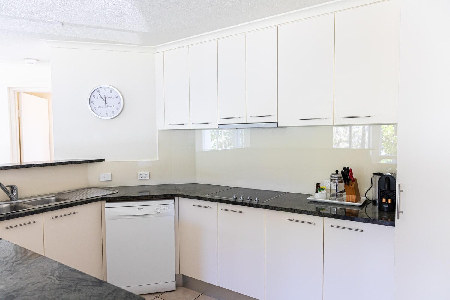 Beaches Holiday Apartments - Official Onsite Reception & Check In, Port Douglas, photo 4
