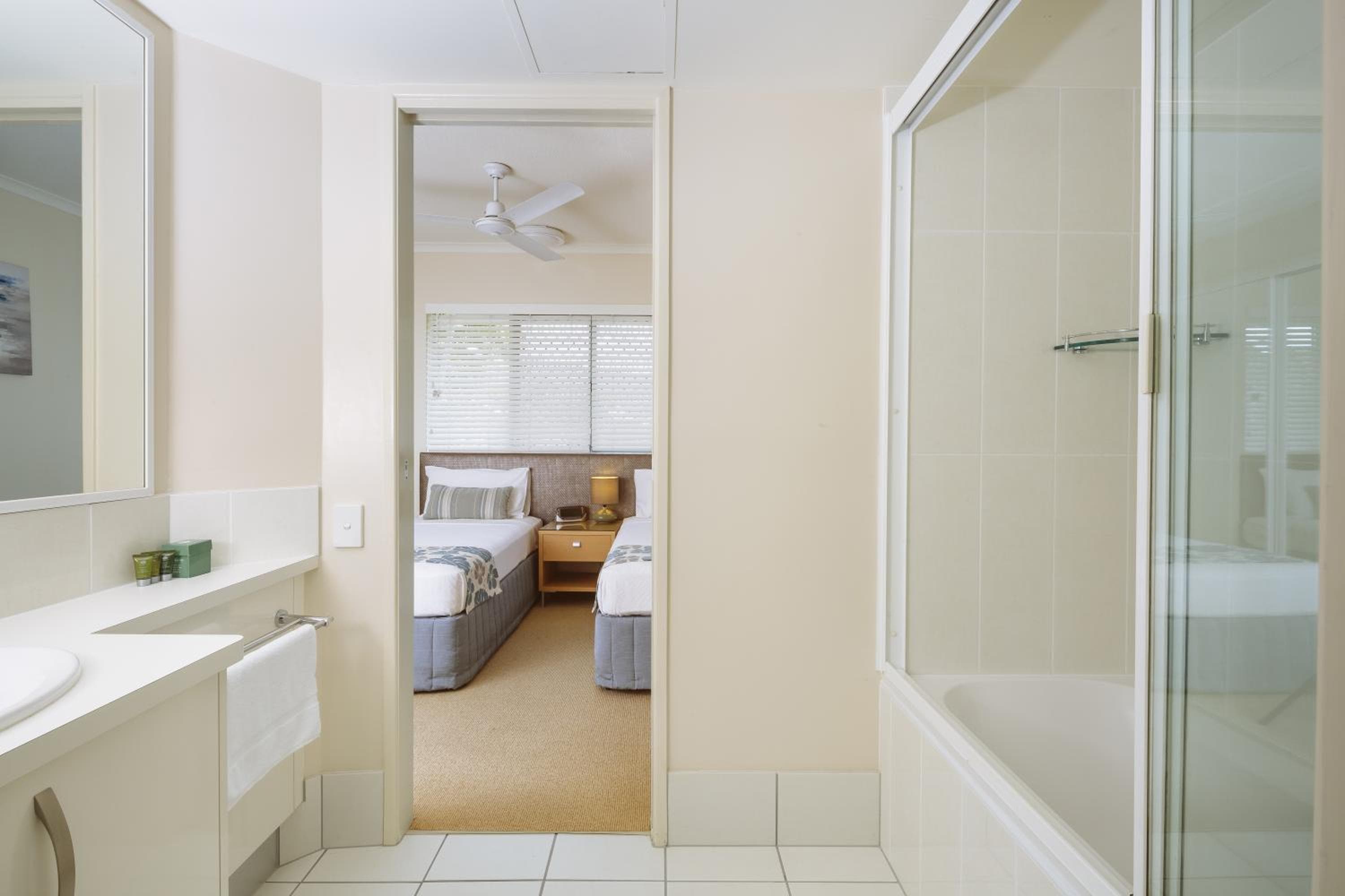Coral Sands Beachfront Resort, Trinity Beach, photo 4