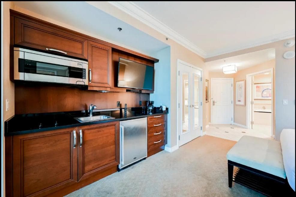 Signature MGM Suite with Strip and Sphere View, Las Vegas, photo 4