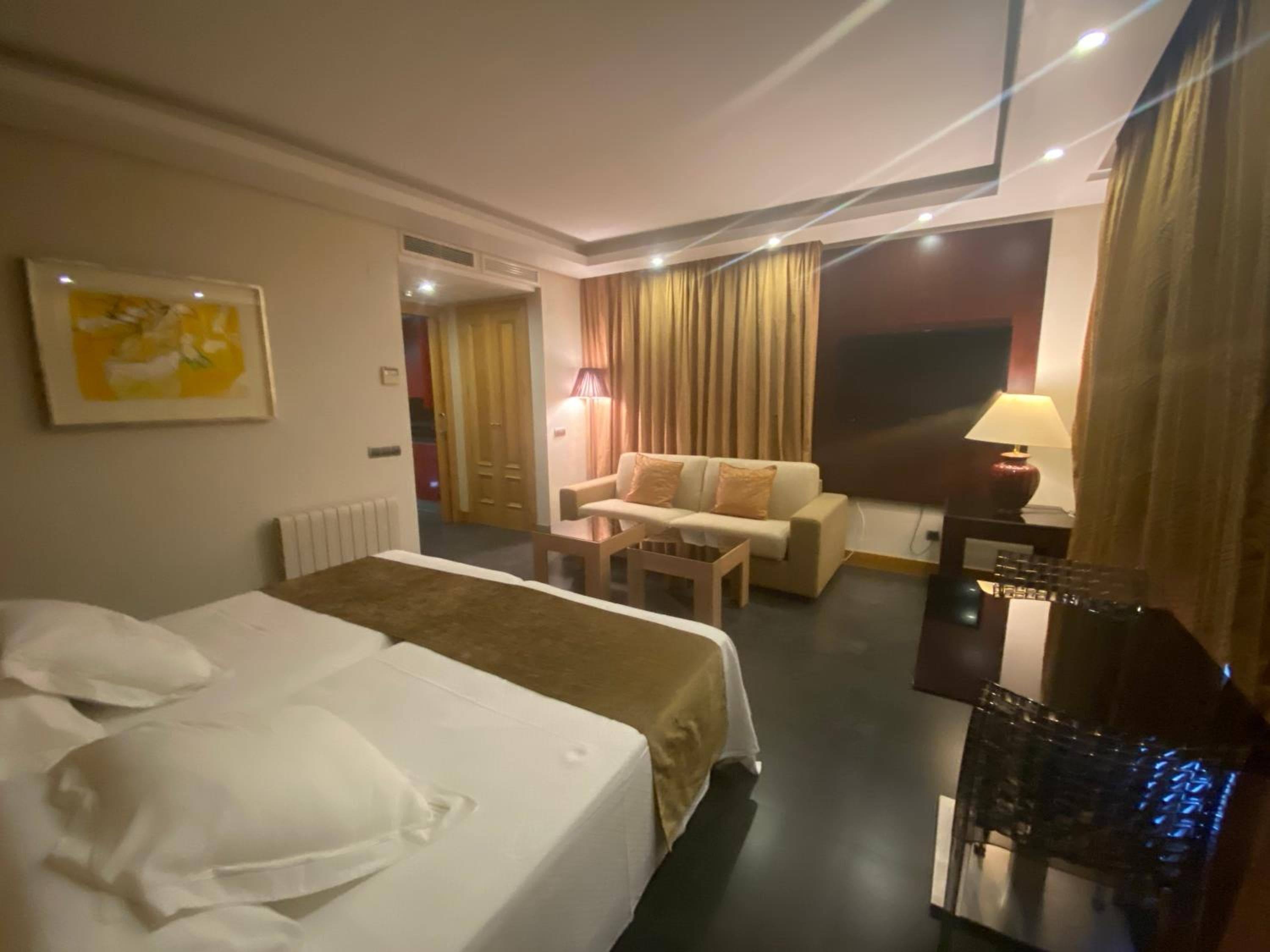 ArtPlatinum SUITES&APARTMENTS, Benalmádena, photo 2