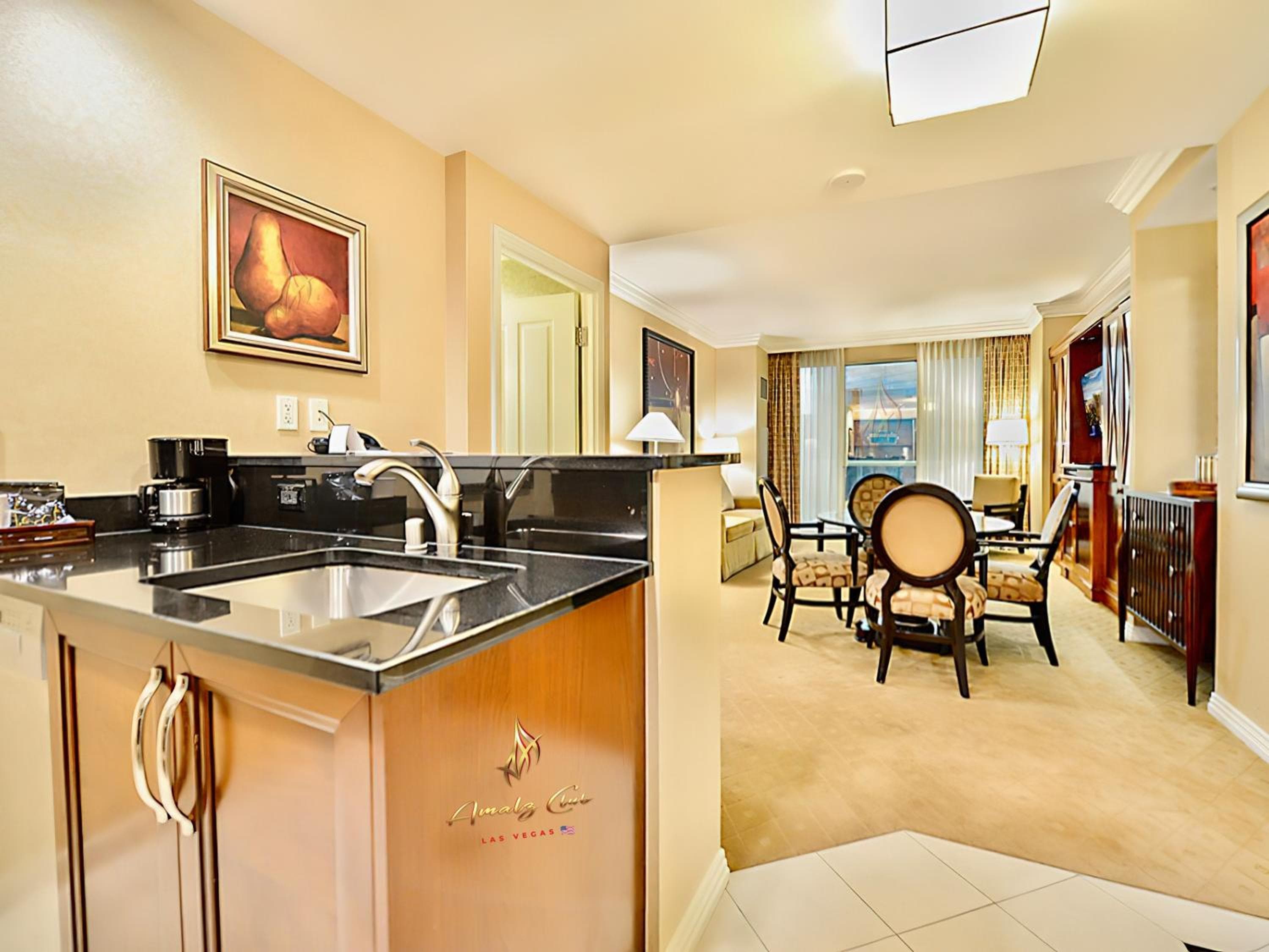 Amalz Two Bedroom Three Bathroom Balcony Suites at Mgm Signature !, Las Vegas, photo 5