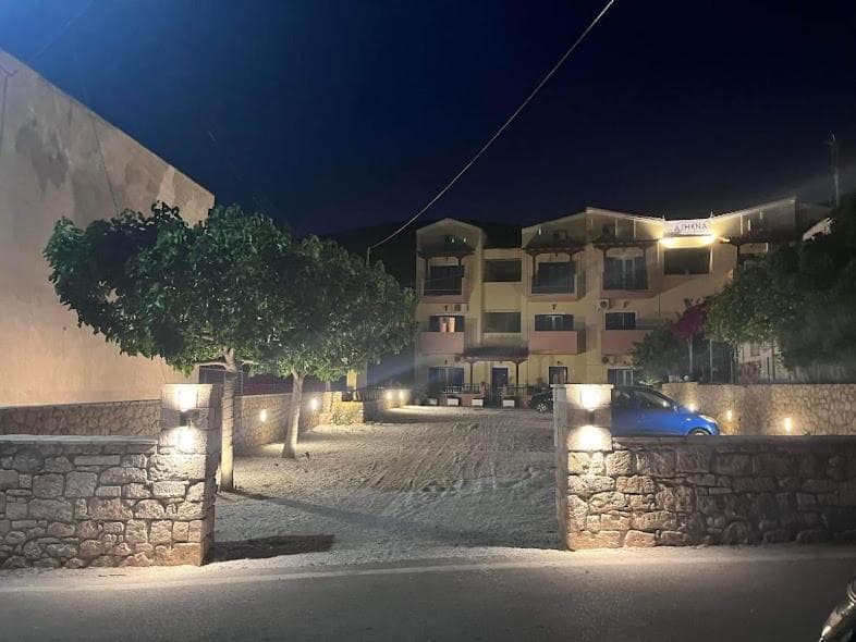 STUDIOS ATHENA, Megalochori