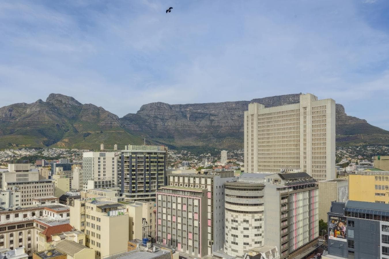 Tokyo Studio with Balcony - Book 4 & Get 5th Night FREE, Cape Town