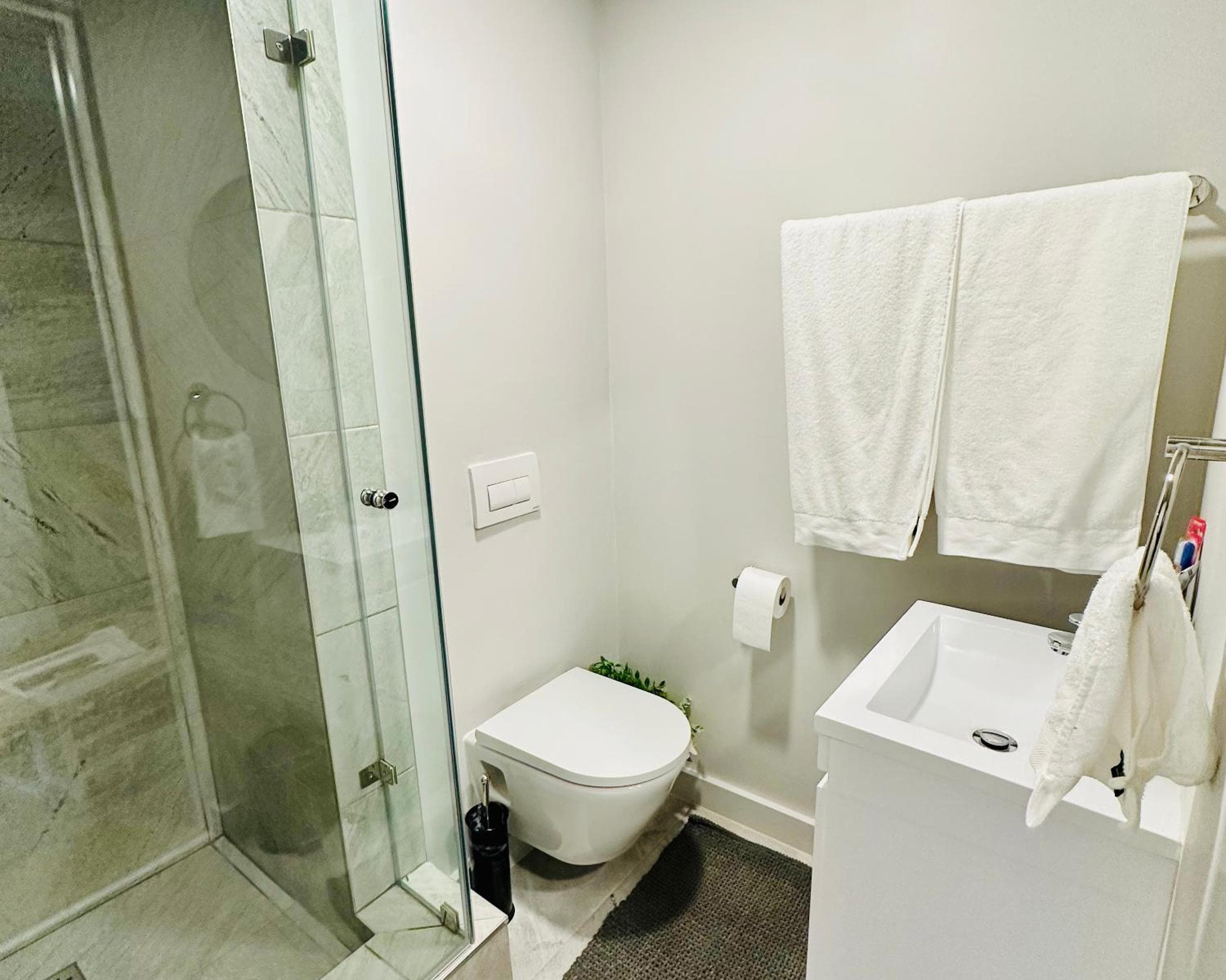 Tokyo Studio with Balcony - Book 4 & Get 5th Night FREE, Cape Town, photo 6