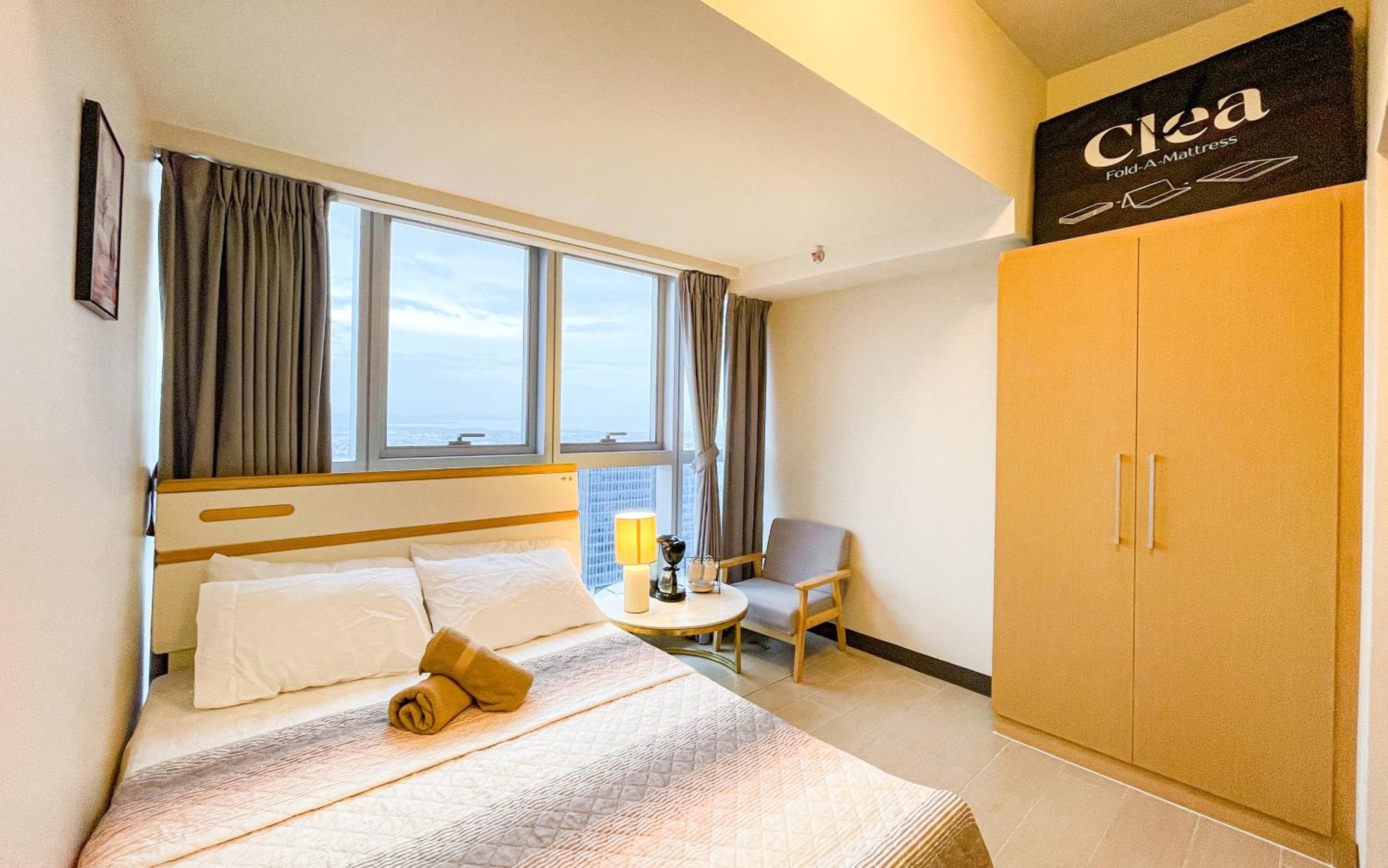 Cityscape View 2BR in Uptown BGC w 200mbps WiFi, Manila, photo 3