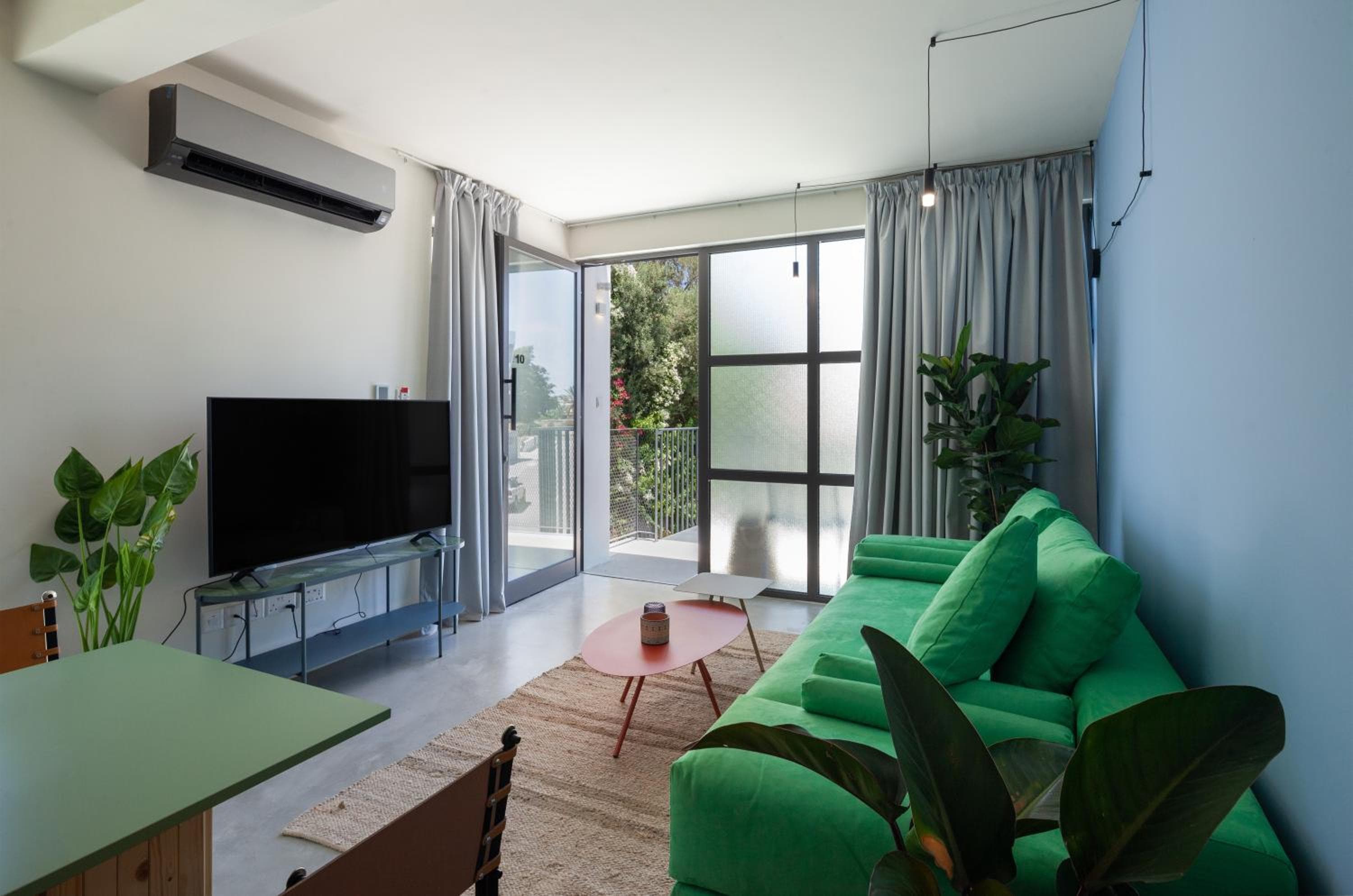 Adrop Pool Suites, Paphos City, photo 5
