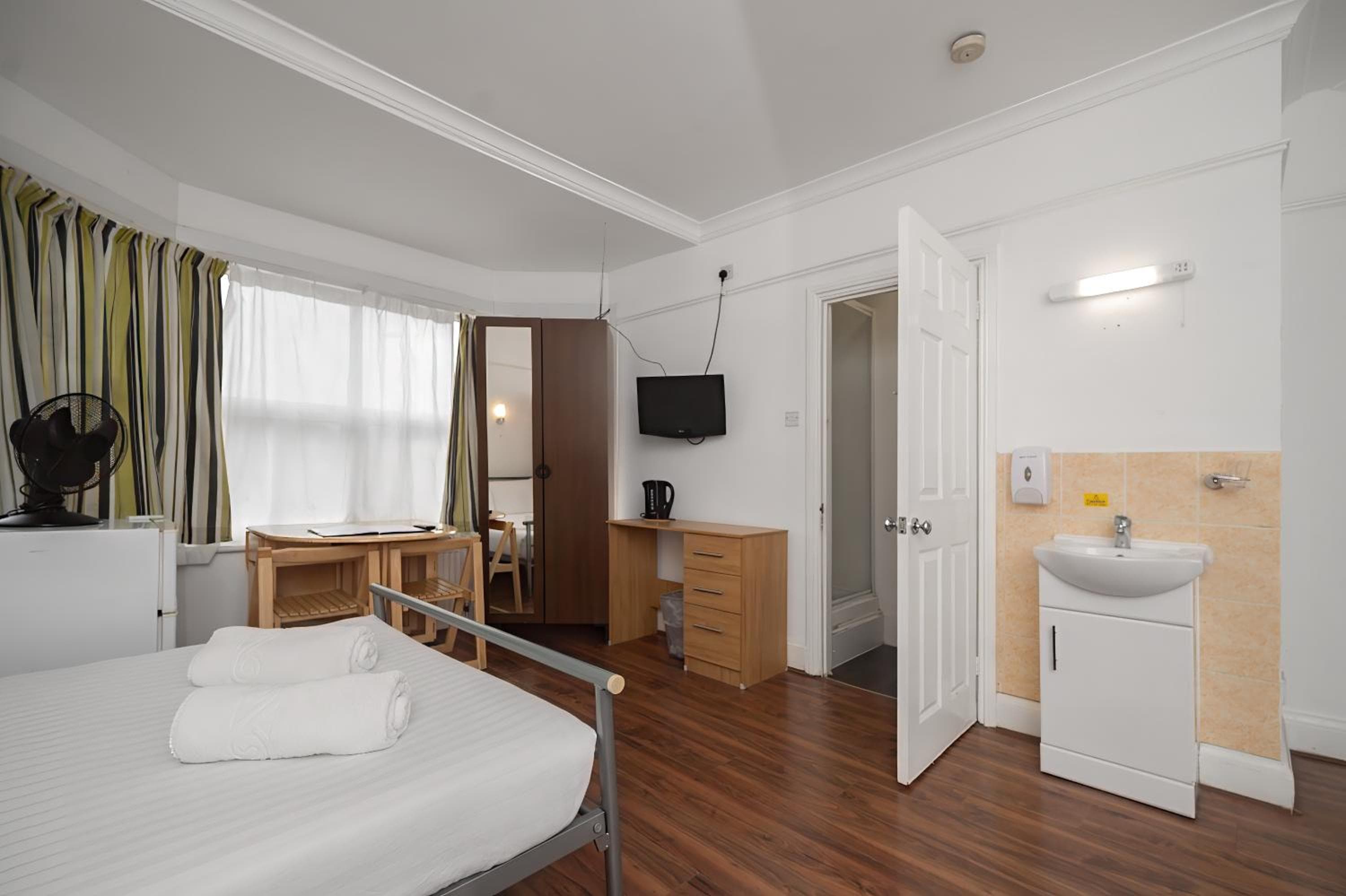 Flexistay Norbury Aparthotel, London, photo 6