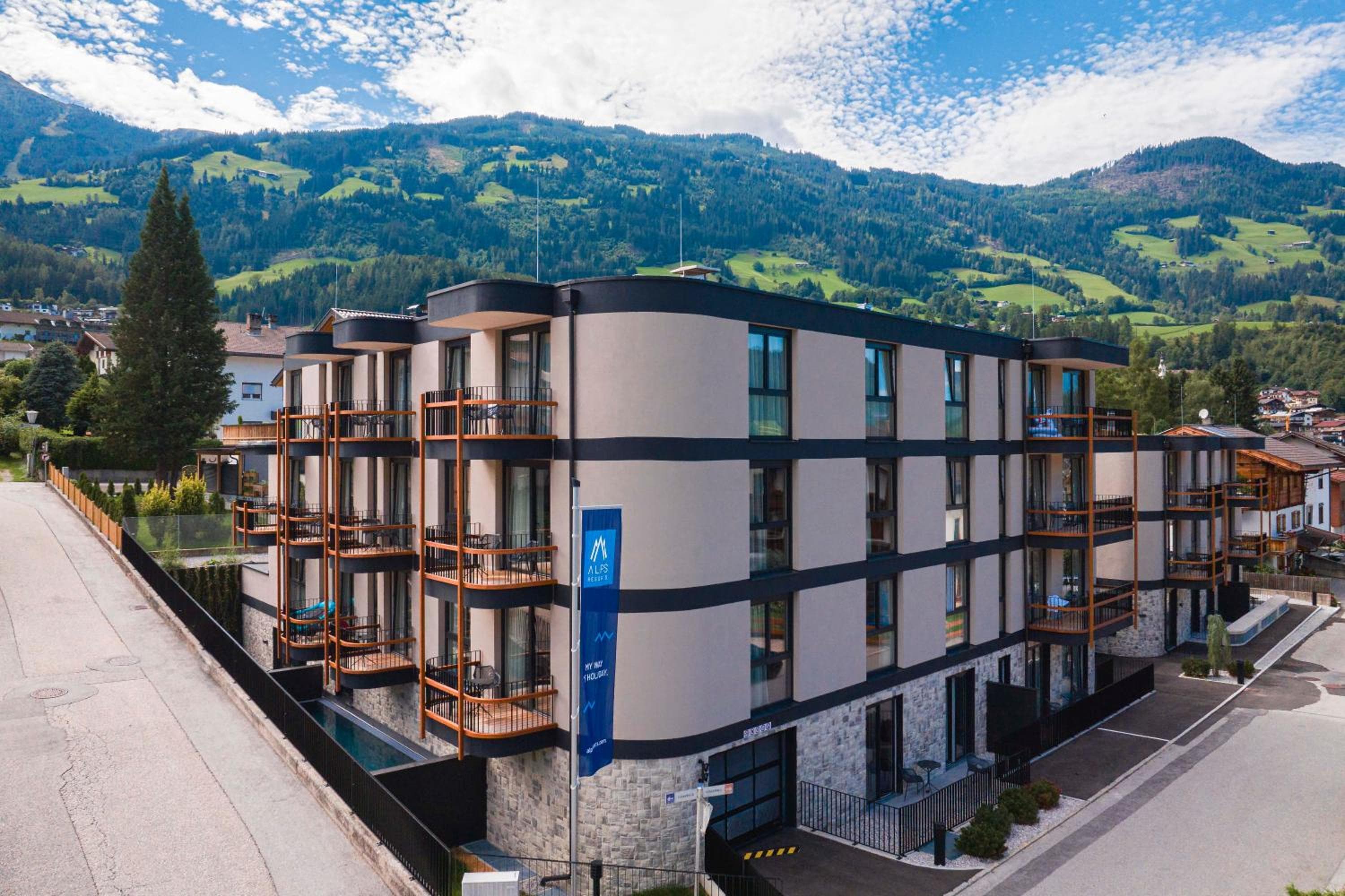 Zillertal Suites Fügen by ALPS RESORTS, Fügen
