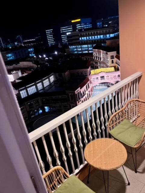 BGC, Luxe McKinley Condo at Venice Residences, Free Parking and WiFi, Manila, photo 4