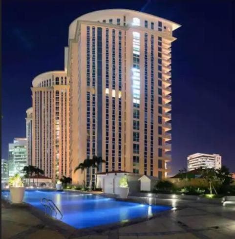 BGC, Luxe McKinley Condo at Venice Residences, Free Parking and WiFi, Manila