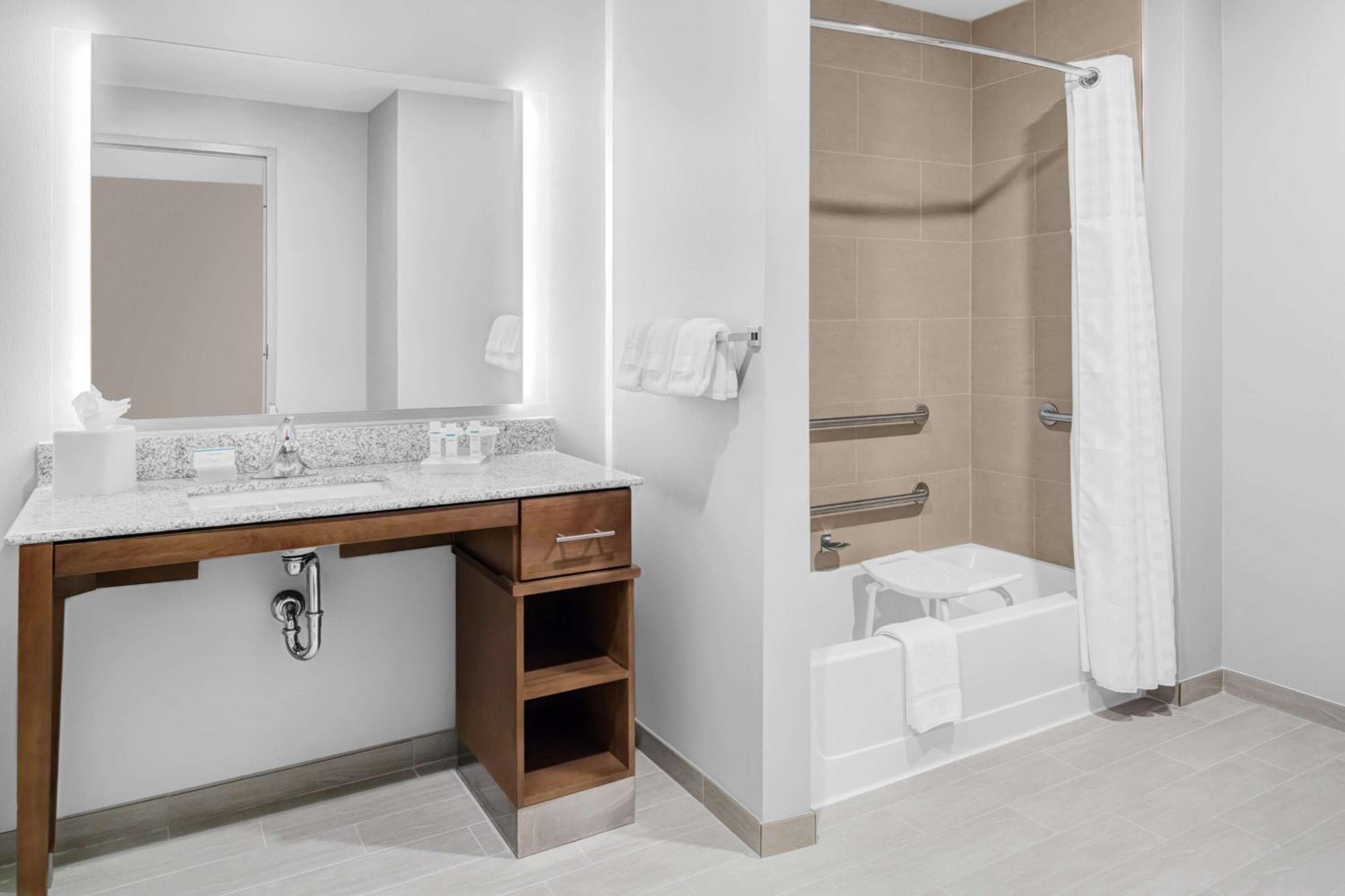 Homewood Suites By Hilton Wauwatosa Milwaukee, Milwaukee, photo 3