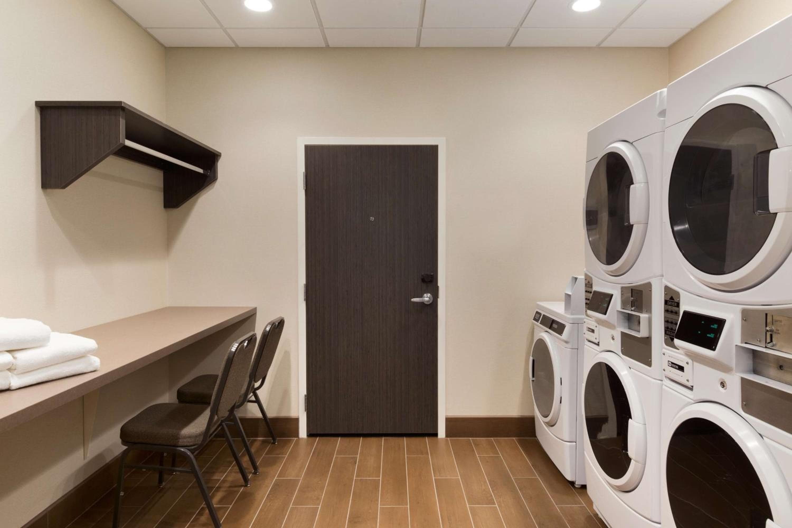 Home2 Suites By Hilton Glendale Westgate, Glendale, photo 2