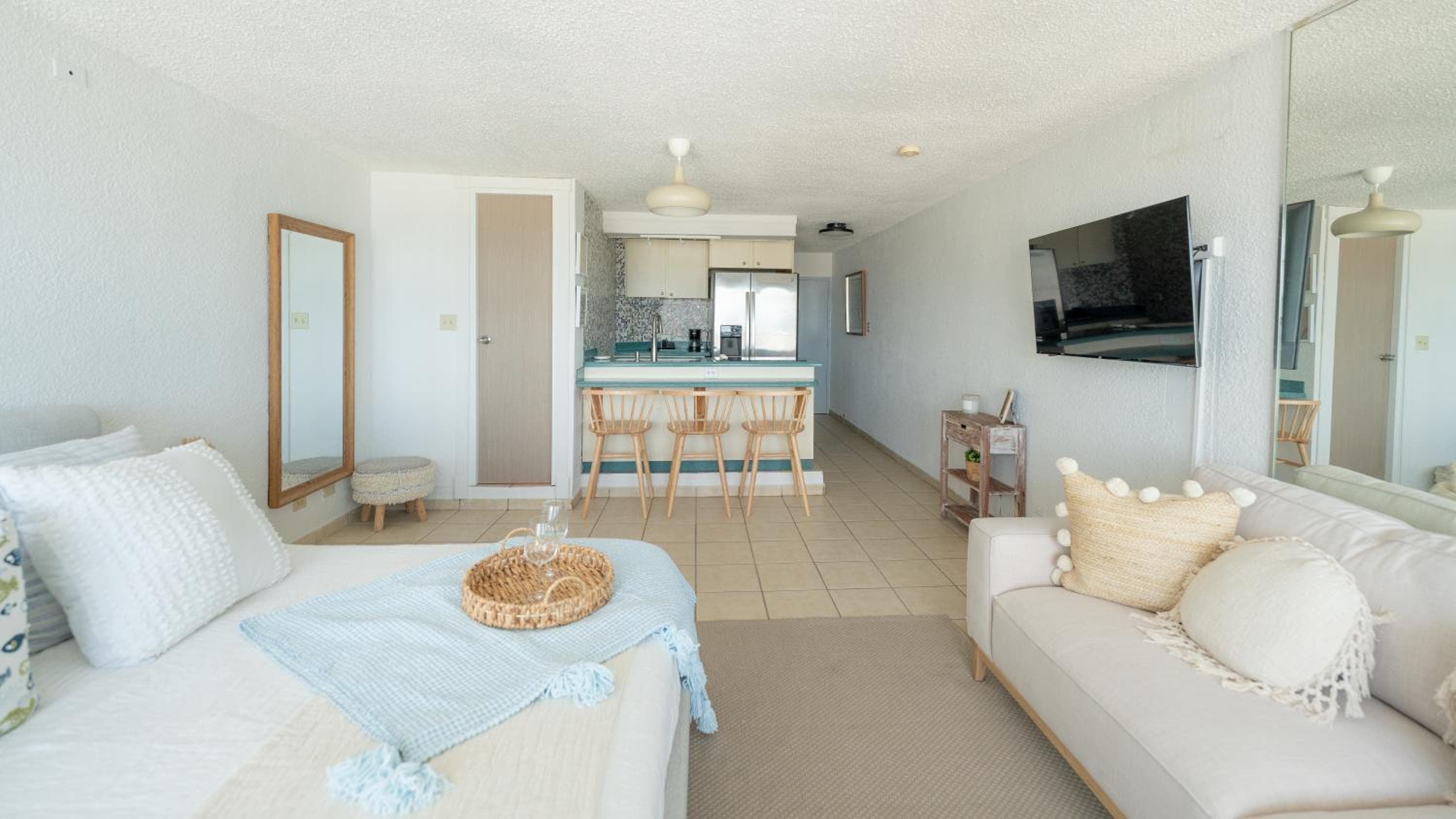 OCEAN VIEW DELUXE SUITE: PVT. BEACH & POOL, San Juan, photo 6