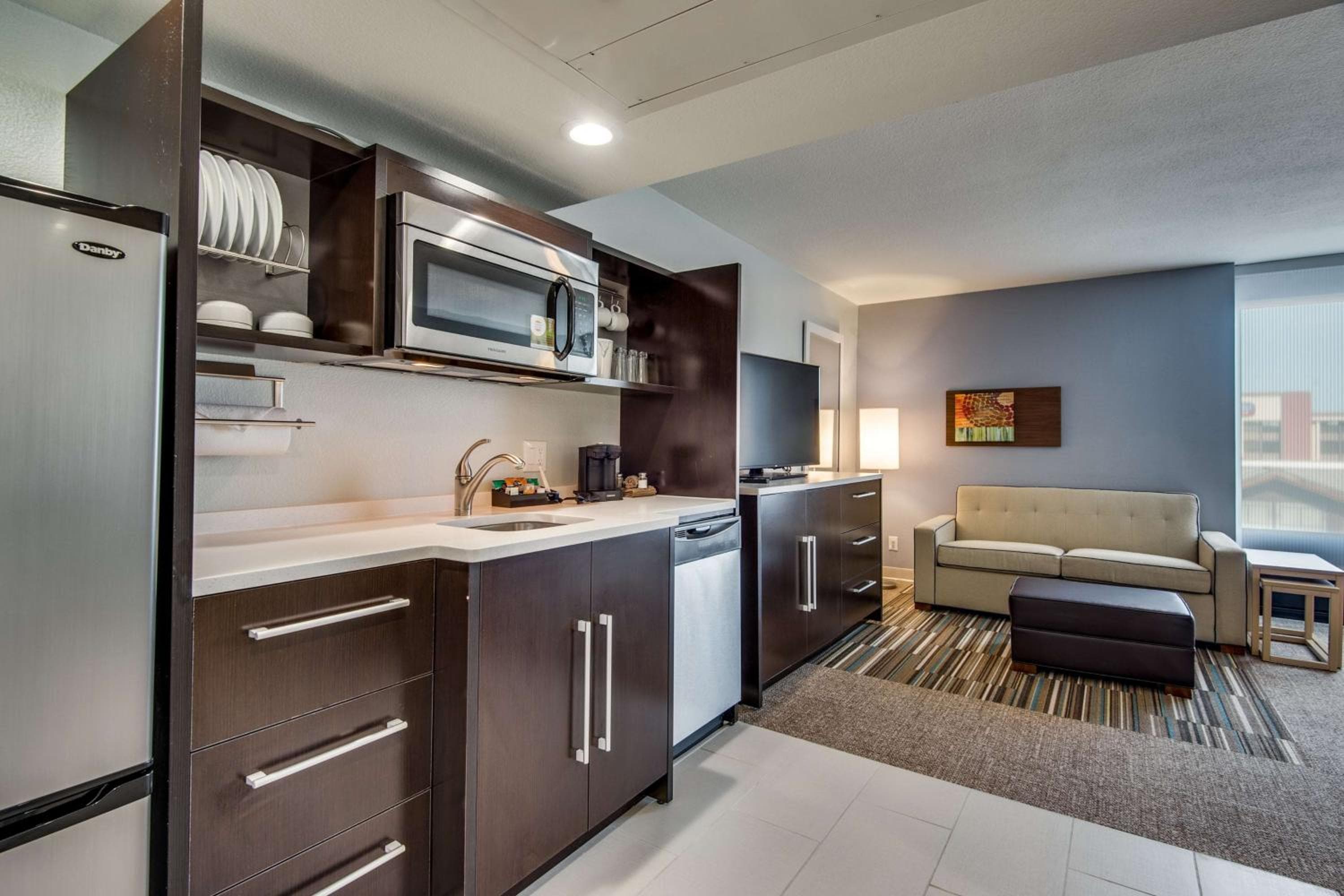 Home2 Suites by Hilton DFW Airport South Irving, Irving, photo 2