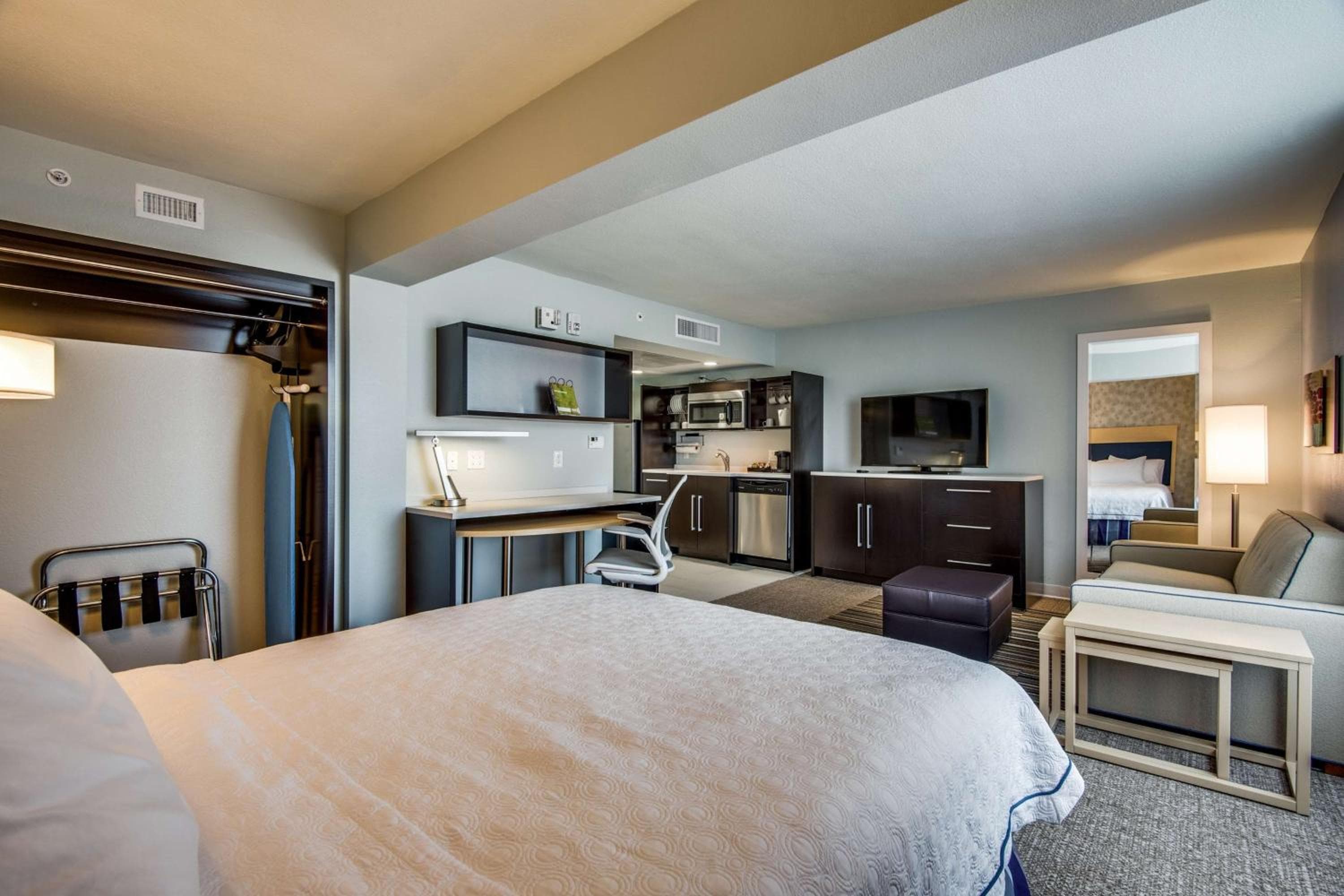 Home2 Suites by Hilton DFW Airport South Irving, Irving, photo 4