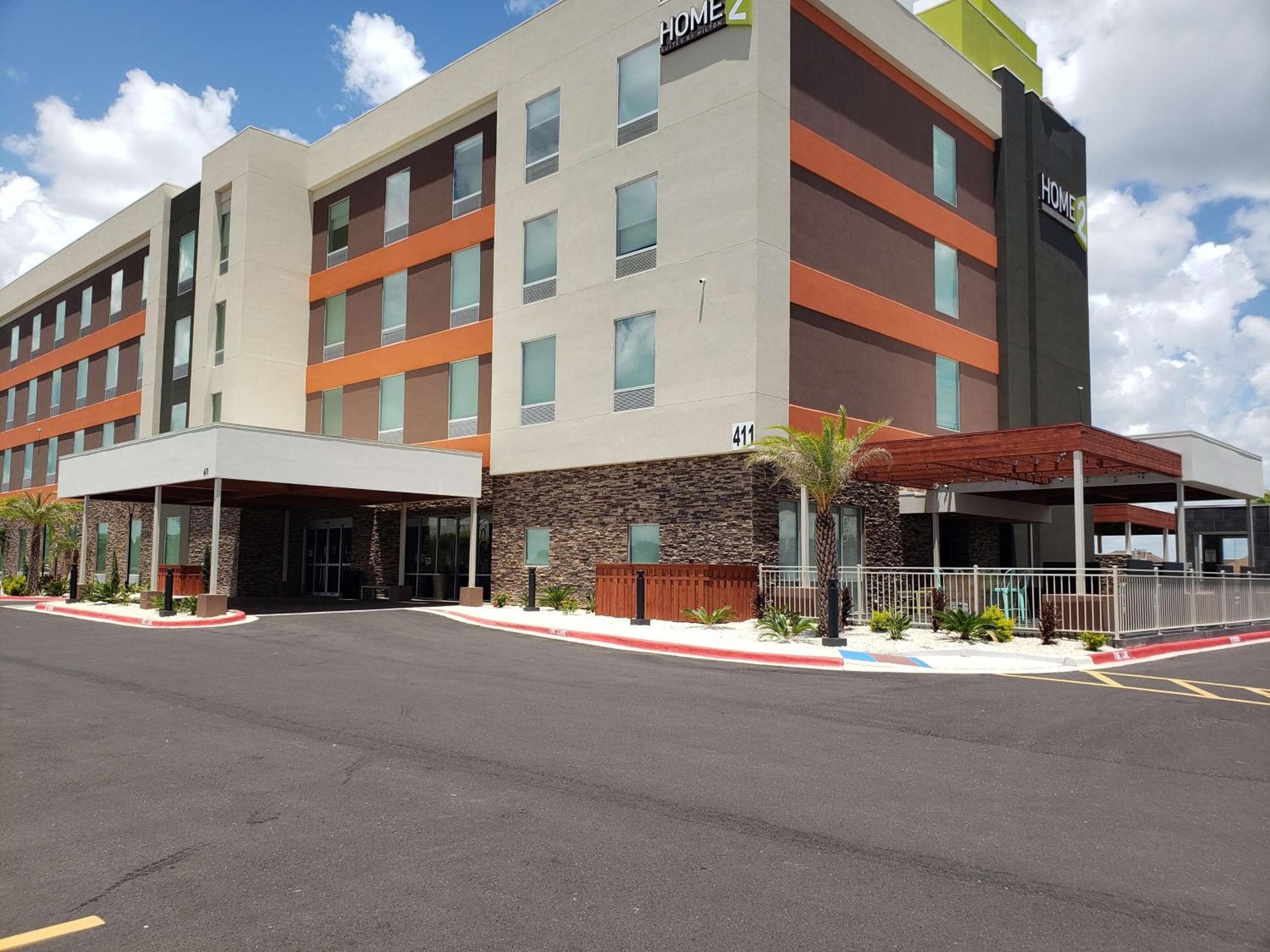 Building at Home2 Suites By Hilton Edinburg