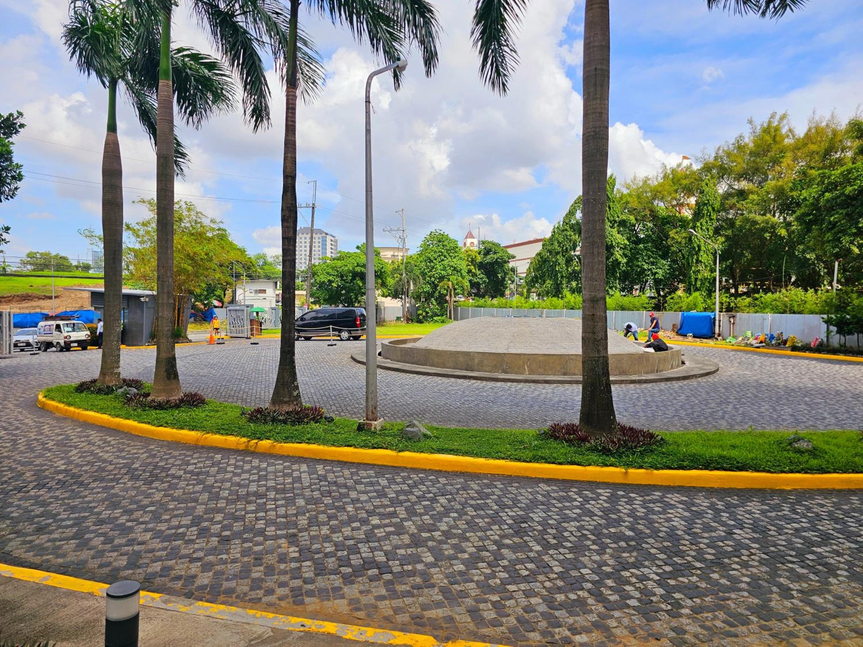 Parking at Acellyne's Suites at The Residences at Commonwealth by Century