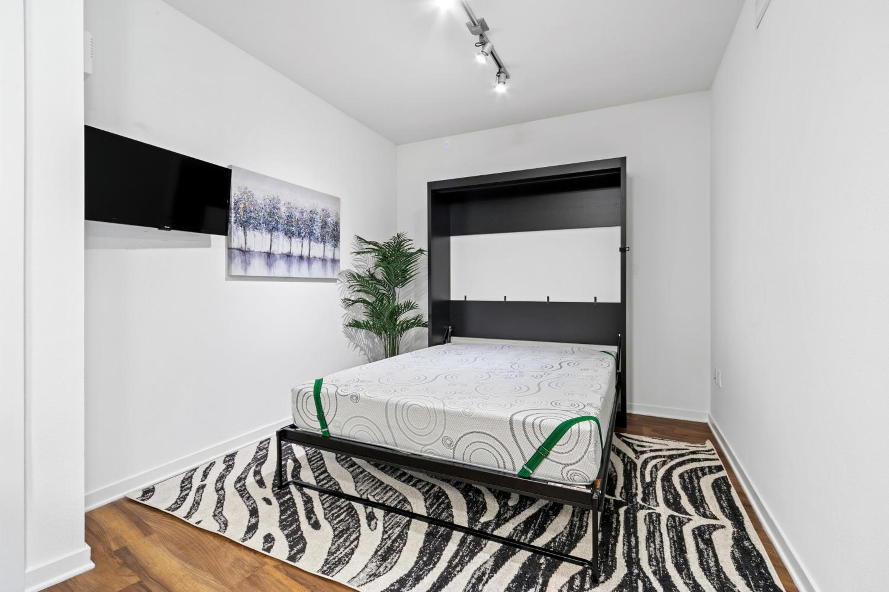 Beverly Grove Chic City Oasis 2 BR Apt with Den 138, Los Angeles, photo 3