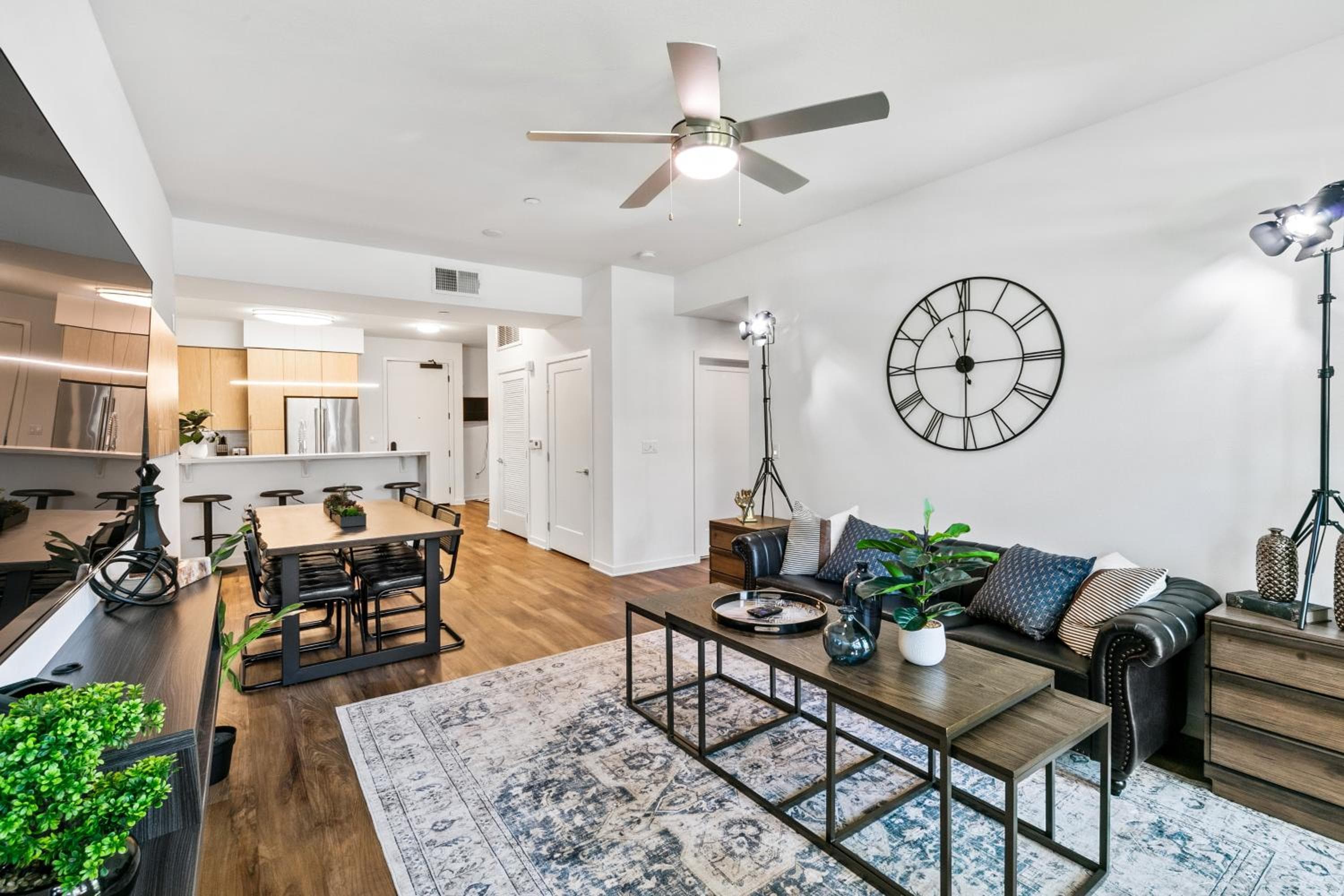 Beverly Grove Chic City Oasis 2 BR Apt with Den 138, Los Angeles, photo 6