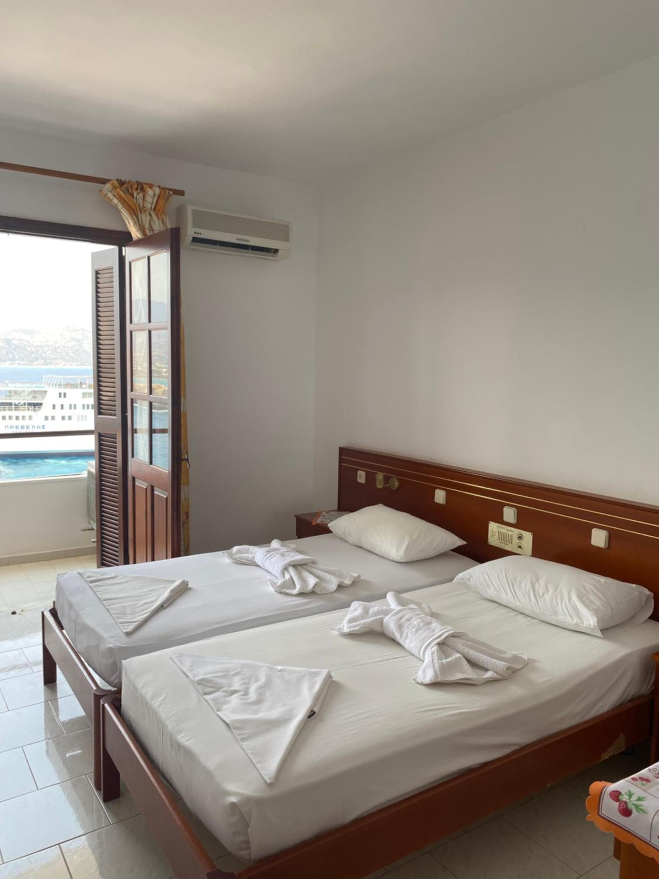 Dolphin Hotel Apartments, Karpathos Town, photo 2