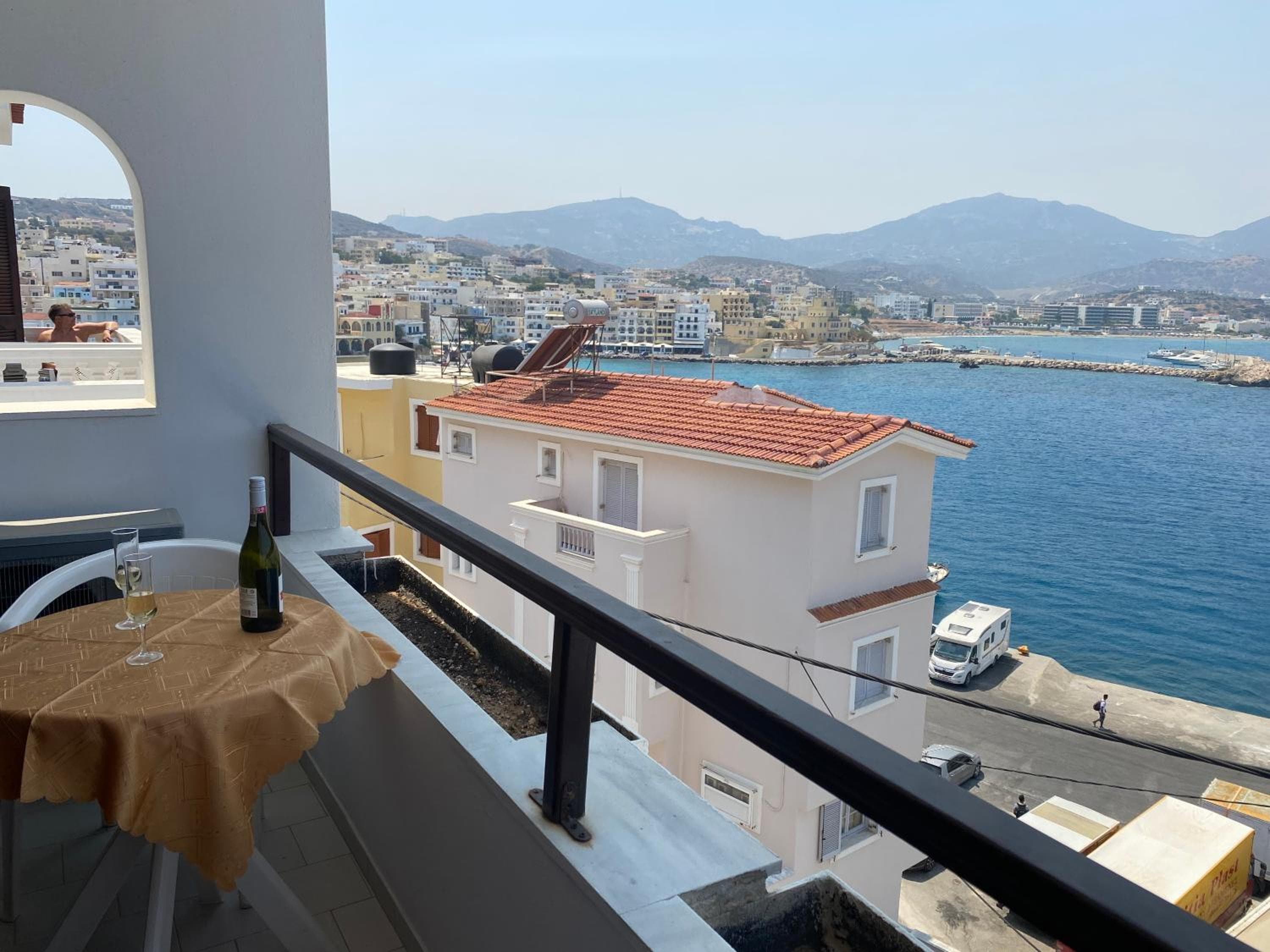 Dolphin Hotel Apartments, Karpathos Town, photo 3