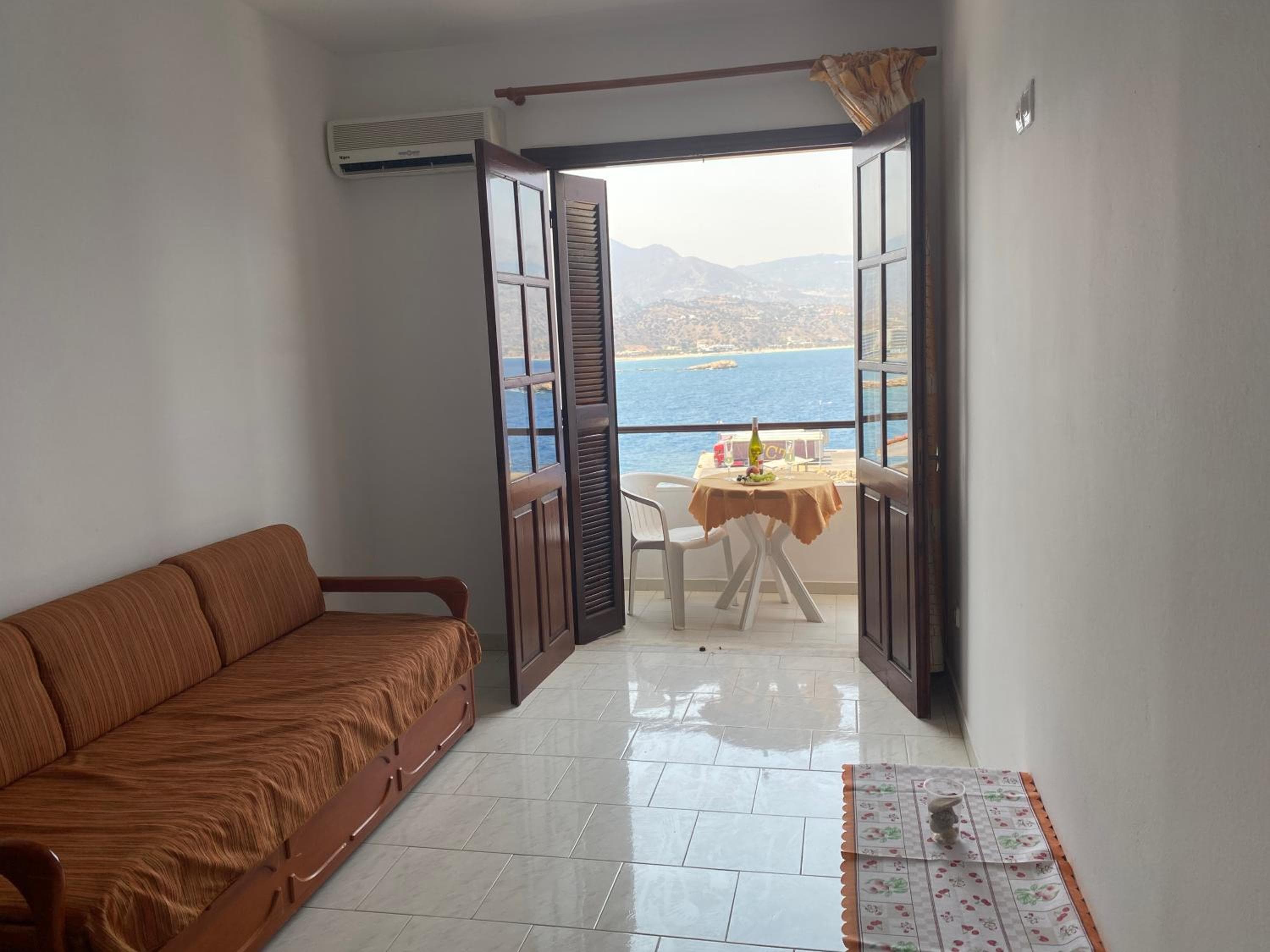 Dolphin Hotel Apartments, Karpathos Town, photo 6