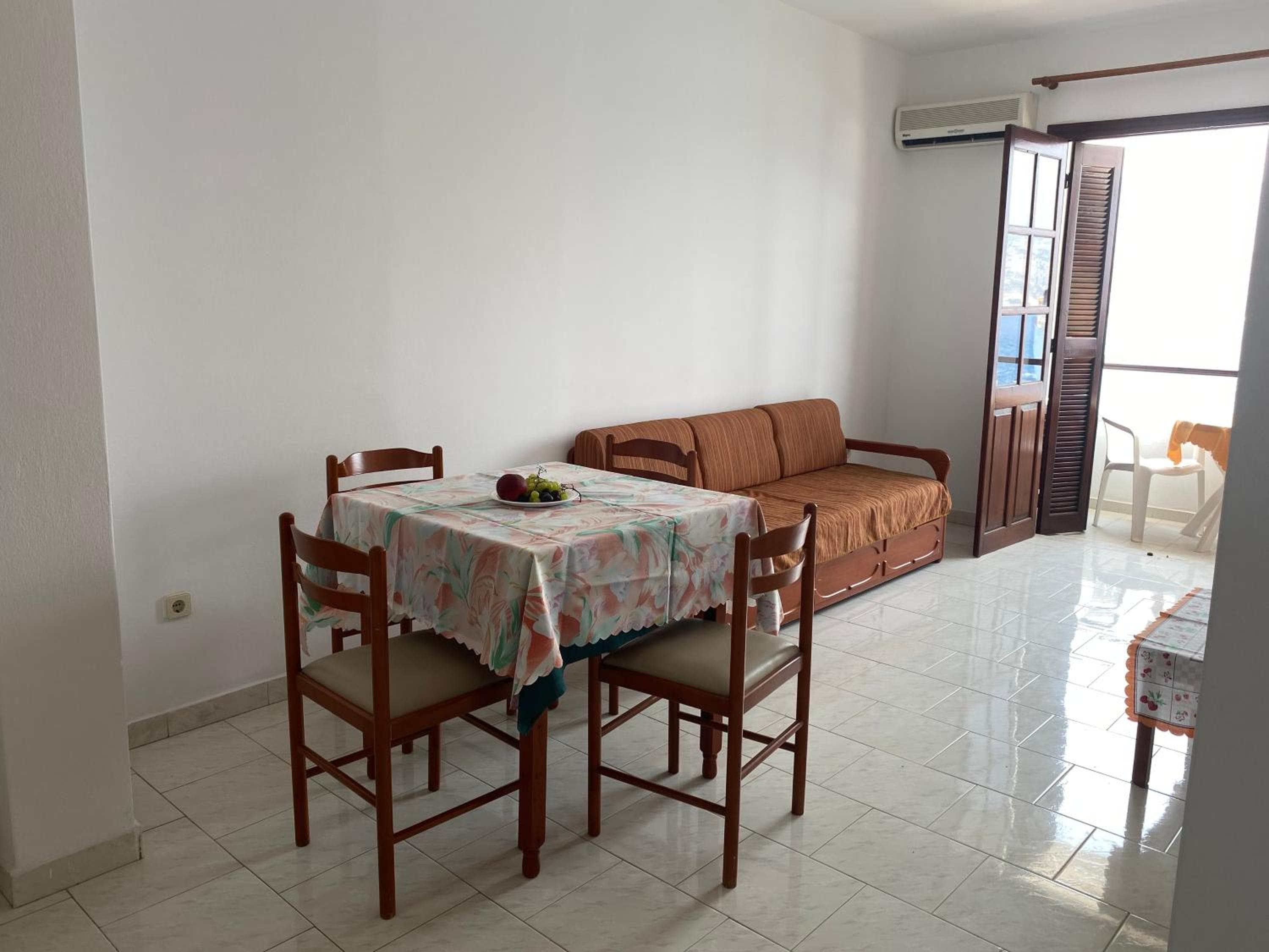 Dolphin Hotel Apartments, Karpathos Town, photo 5