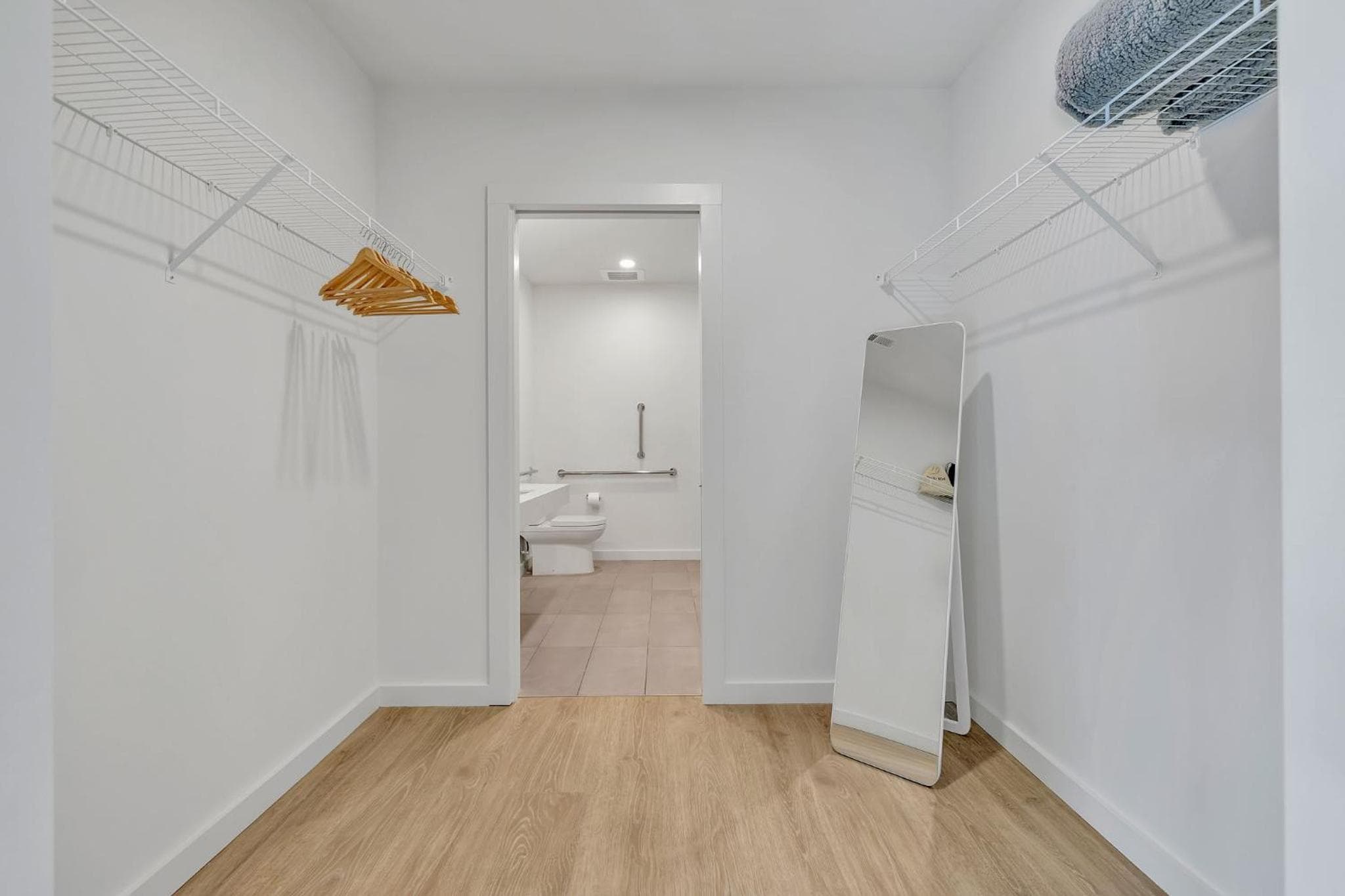 HUGE downtown corner unit- Pool-Gym-Walk 2 Broadway, Nashville, photo 6