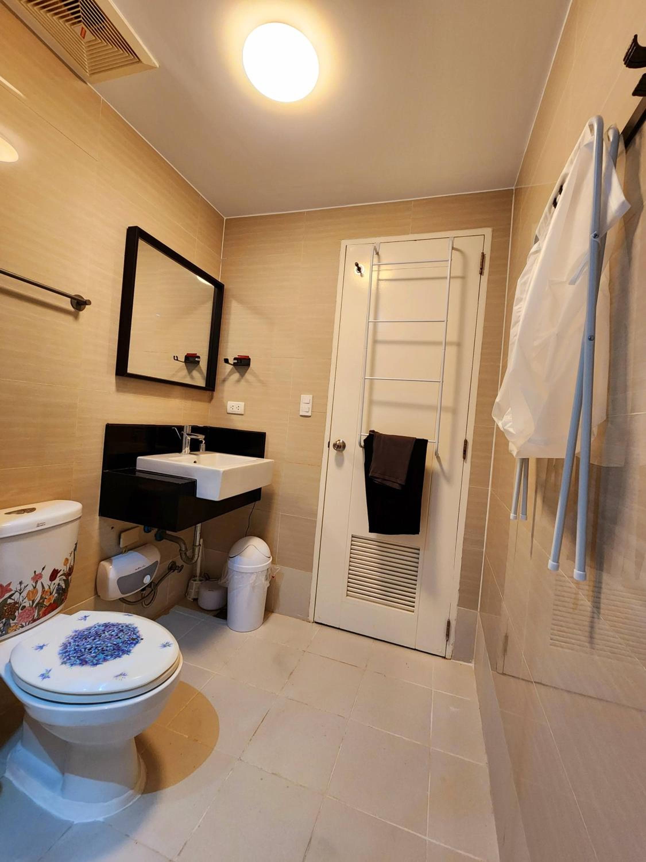 12e Spacious Cozy Suite at The Venice Mall with FREE Parking Washer 3 Pax Only, Manila, photo 4