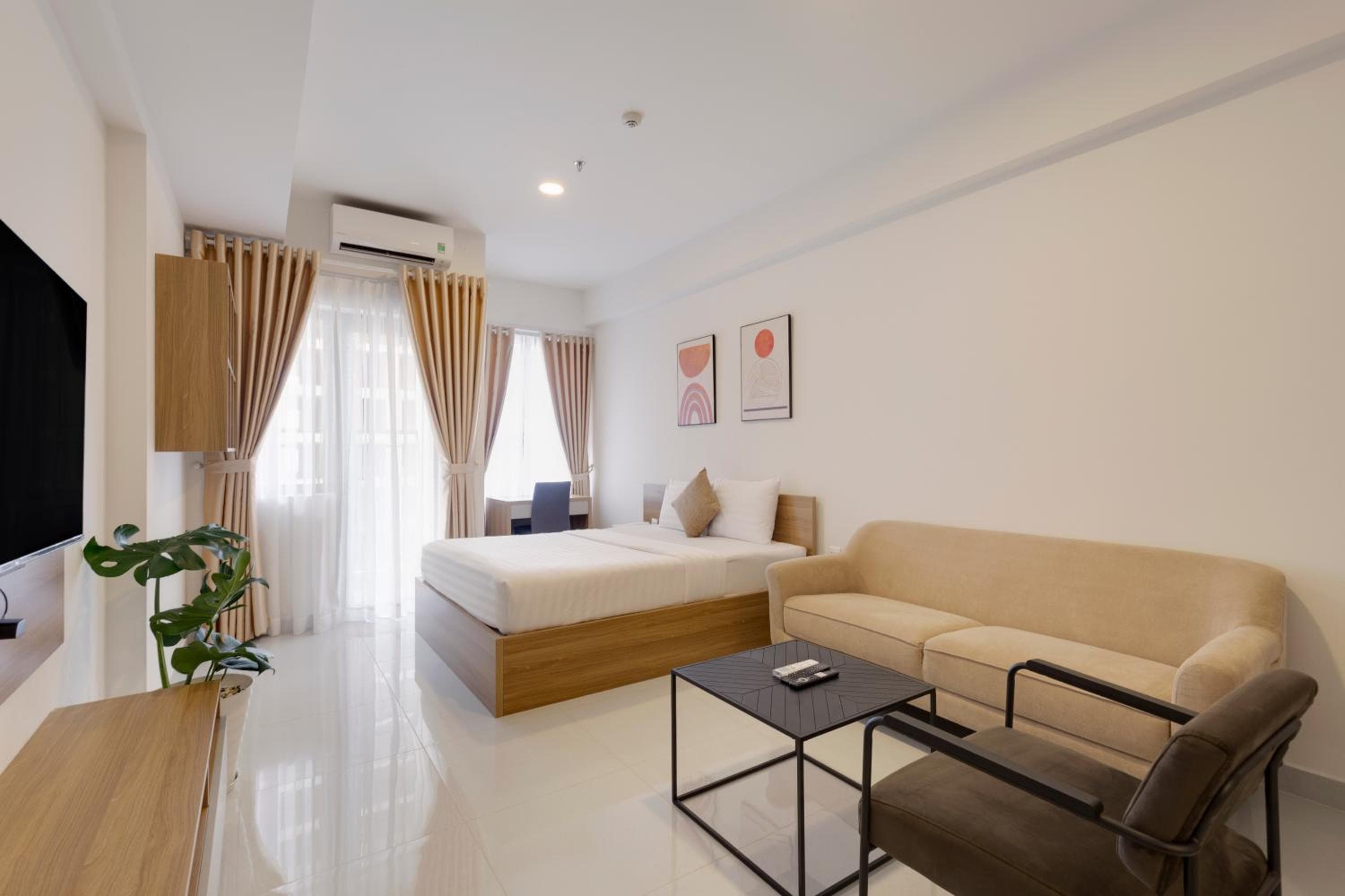 Smile Home - SOHO Apartment balcony - Modern comfortable, Ho Chi Minh City, photo 4